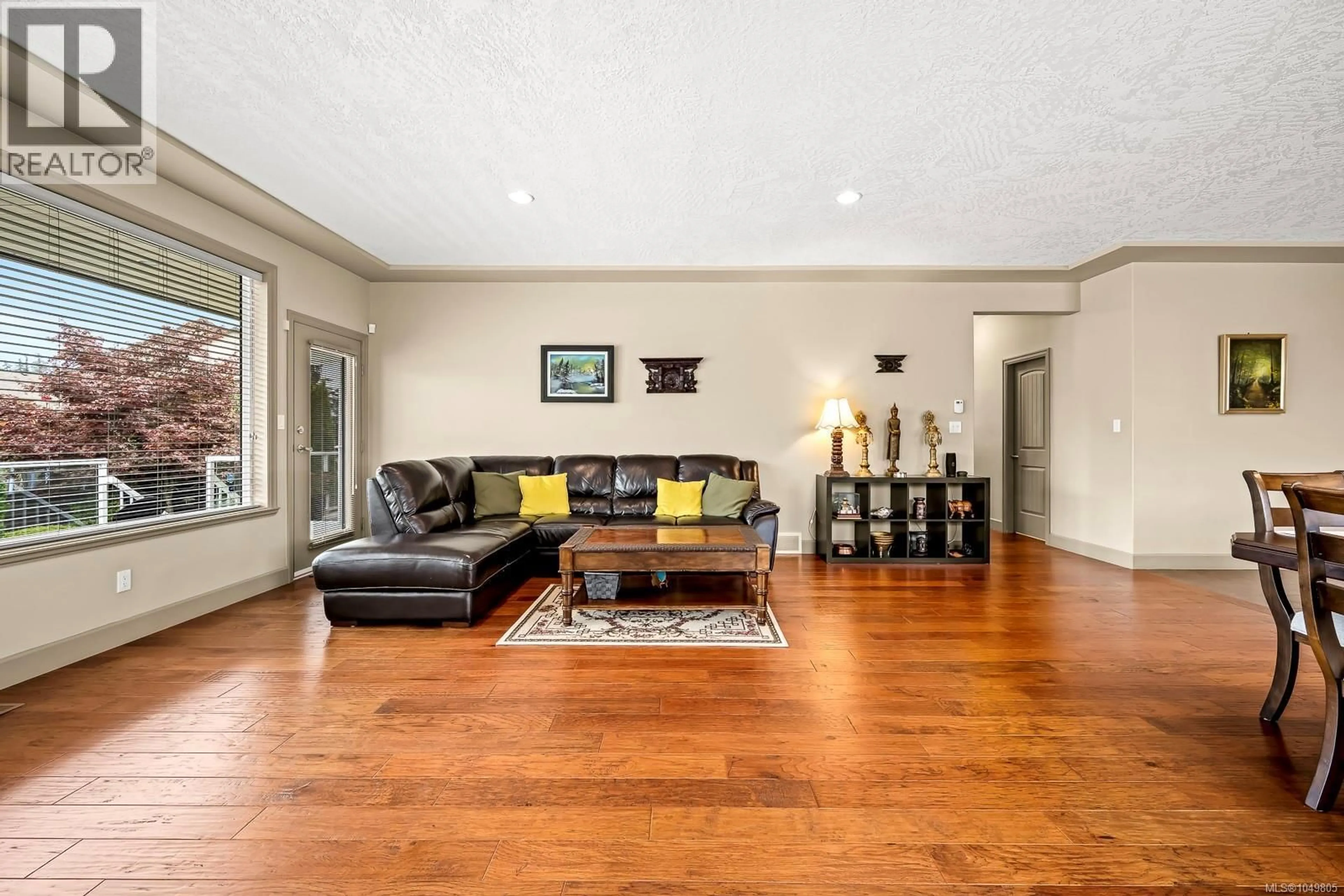 Living room with furniture, wood/laminate floor for 570 SPITFIRE DRIVE, Comox British Columbia V9M0A1