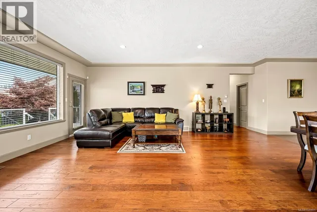 570 SPITFIRE DRIVE, Comox 5