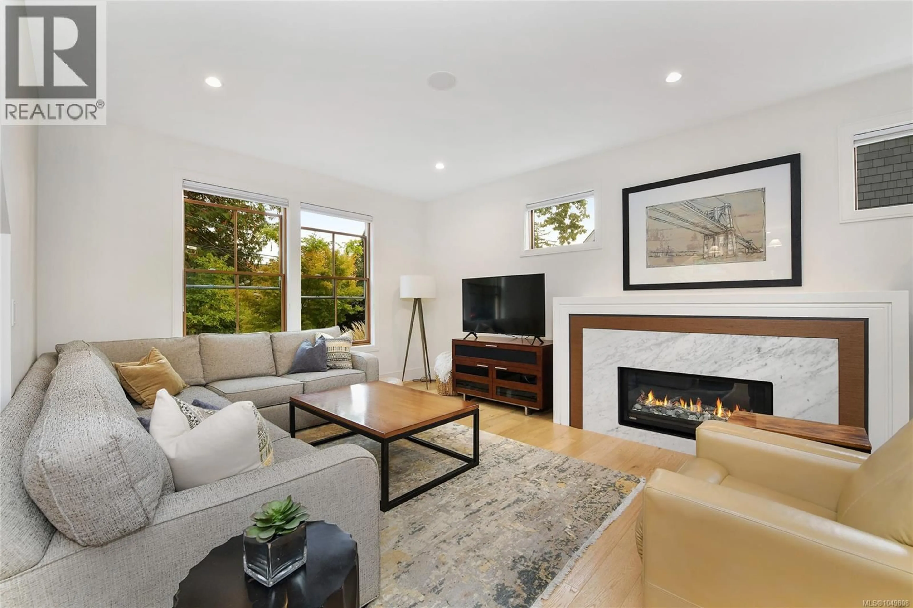 Living room with furniture, unknown for 2680 MARGATE AVENUE, Oak Bay British Columbia V8S3A7