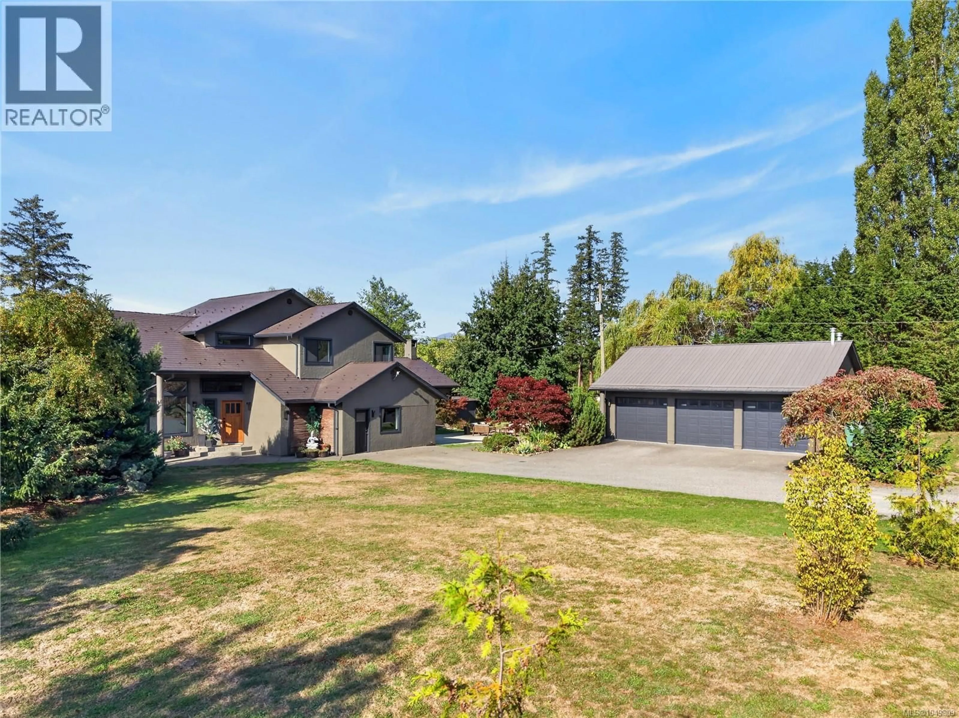 A pic from outside/outdoor area/front of a property/back of a property/a pic from drone, unknown for 5225 ISLAND HIGHWAY NORTH, Courtenay British Columbia V9J1S7