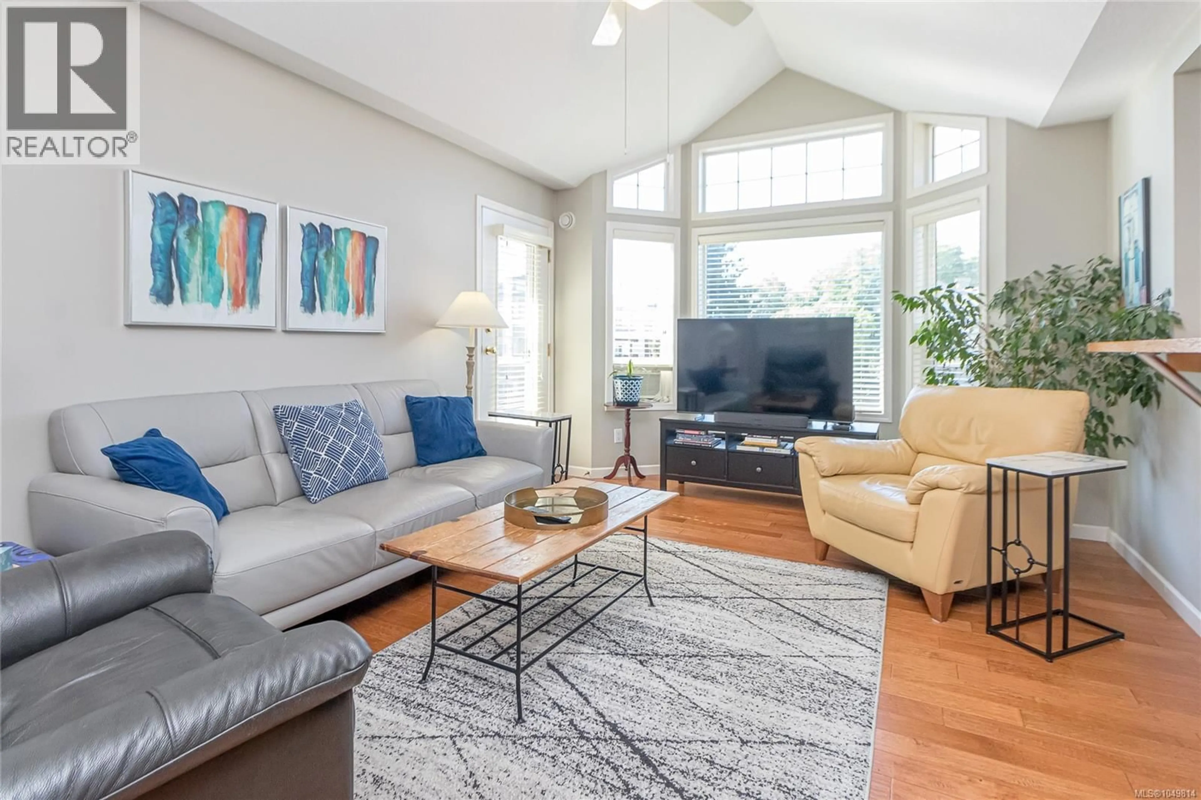 Living room with furniture, unknown for 305 - 245 FIRST STREET, Duncan British Columbia V9L1R3