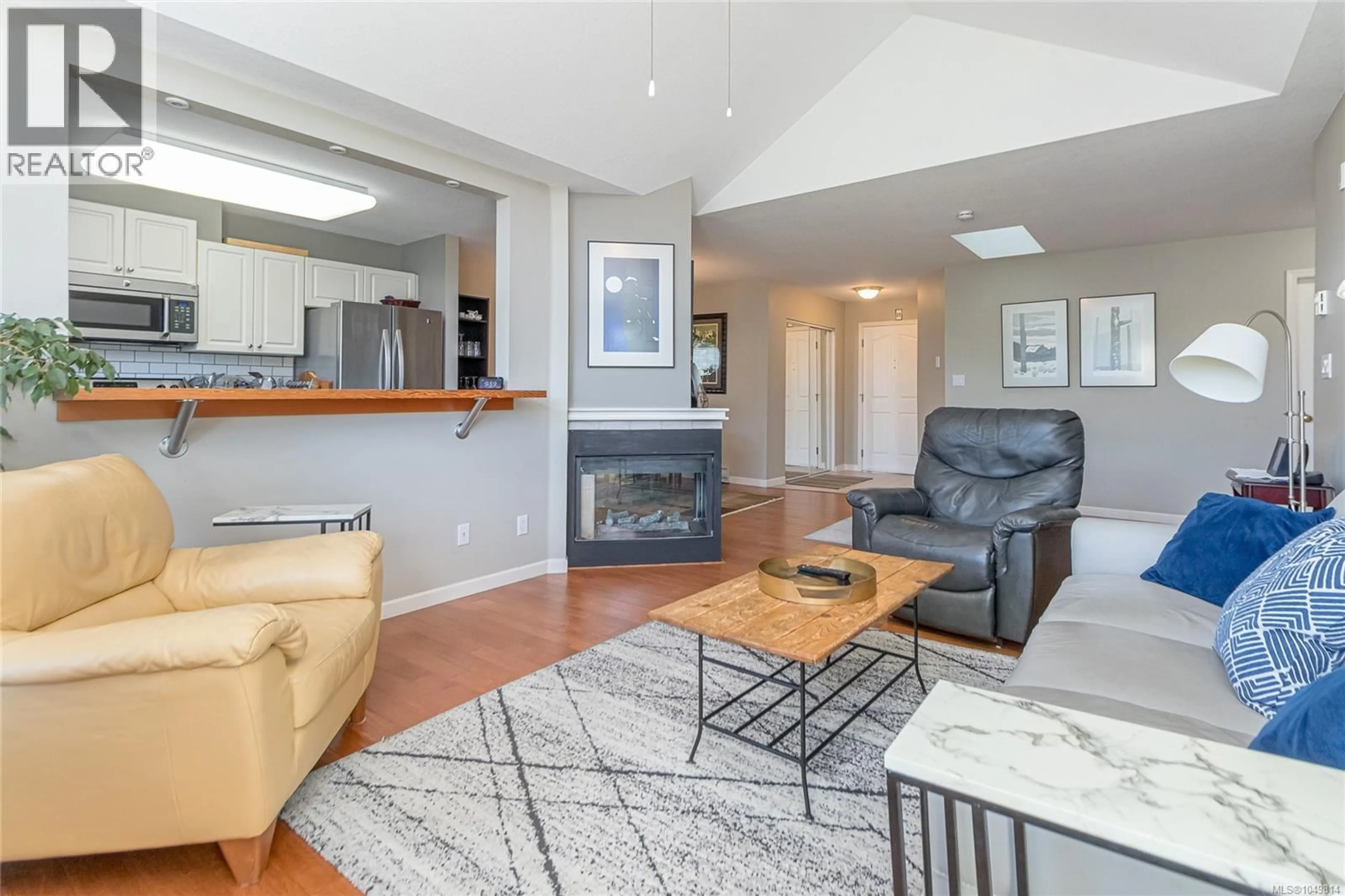Living room with furniture, unknown for 305 - 245 FIRST STREET, Duncan British Columbia V9L1R3