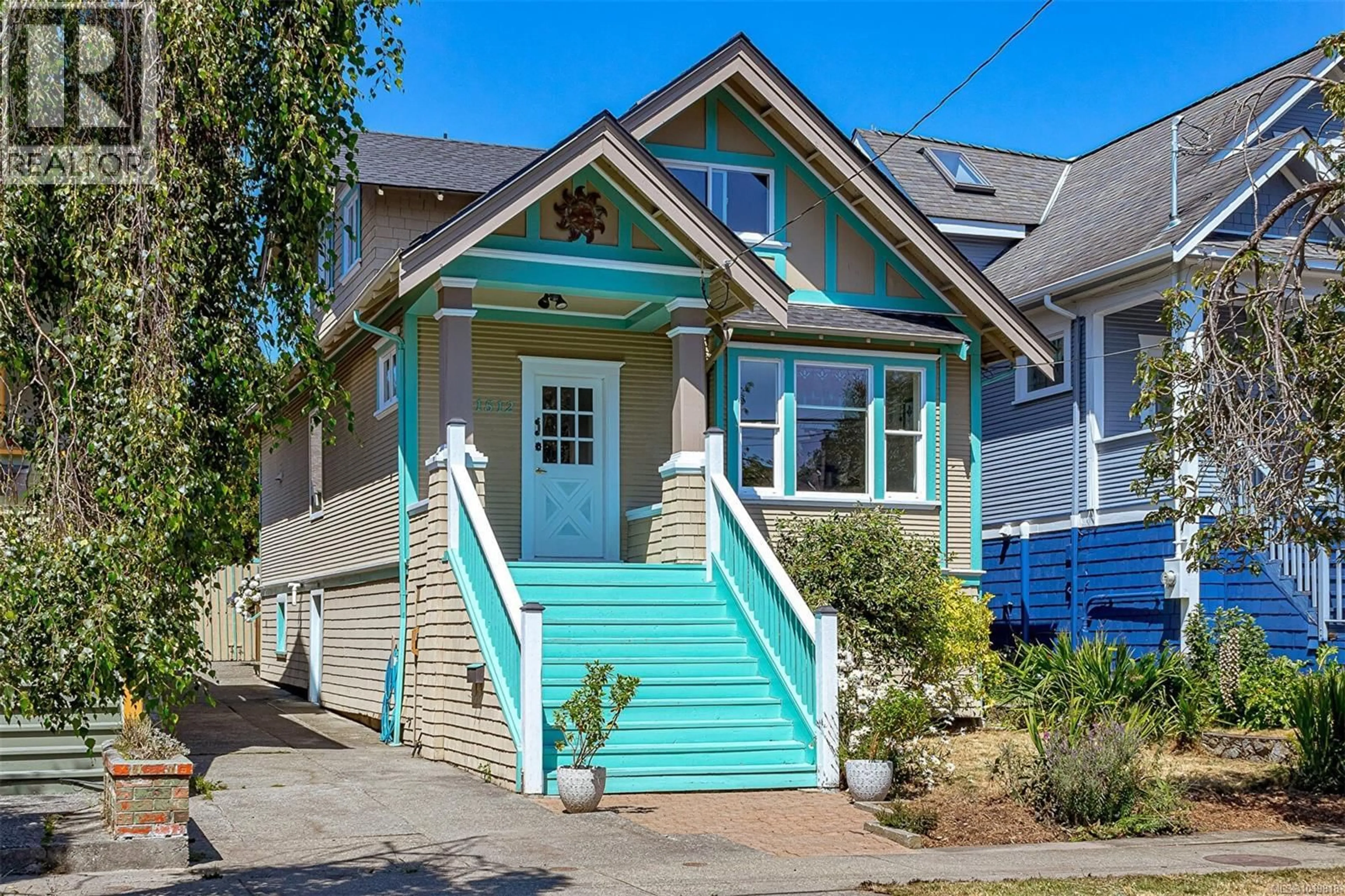 Home with vinyl exterior material, street for 1512 BROOKE STREET, Victoria British Columbia V8S1M5