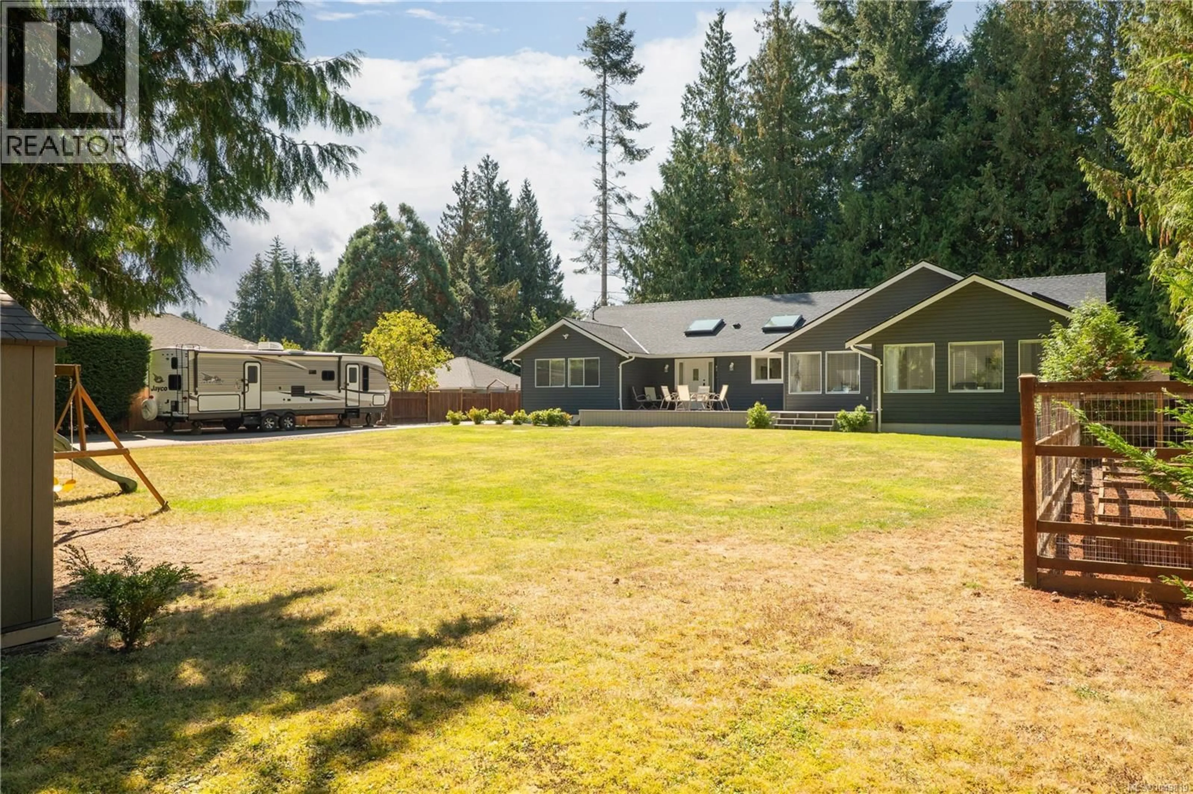 A pic from outside/outdoor area/front of a property/back of a property/a pic from drone, mountain view for 967 WOODPECKER PLACE, Parksville British Columbia V9P1T1