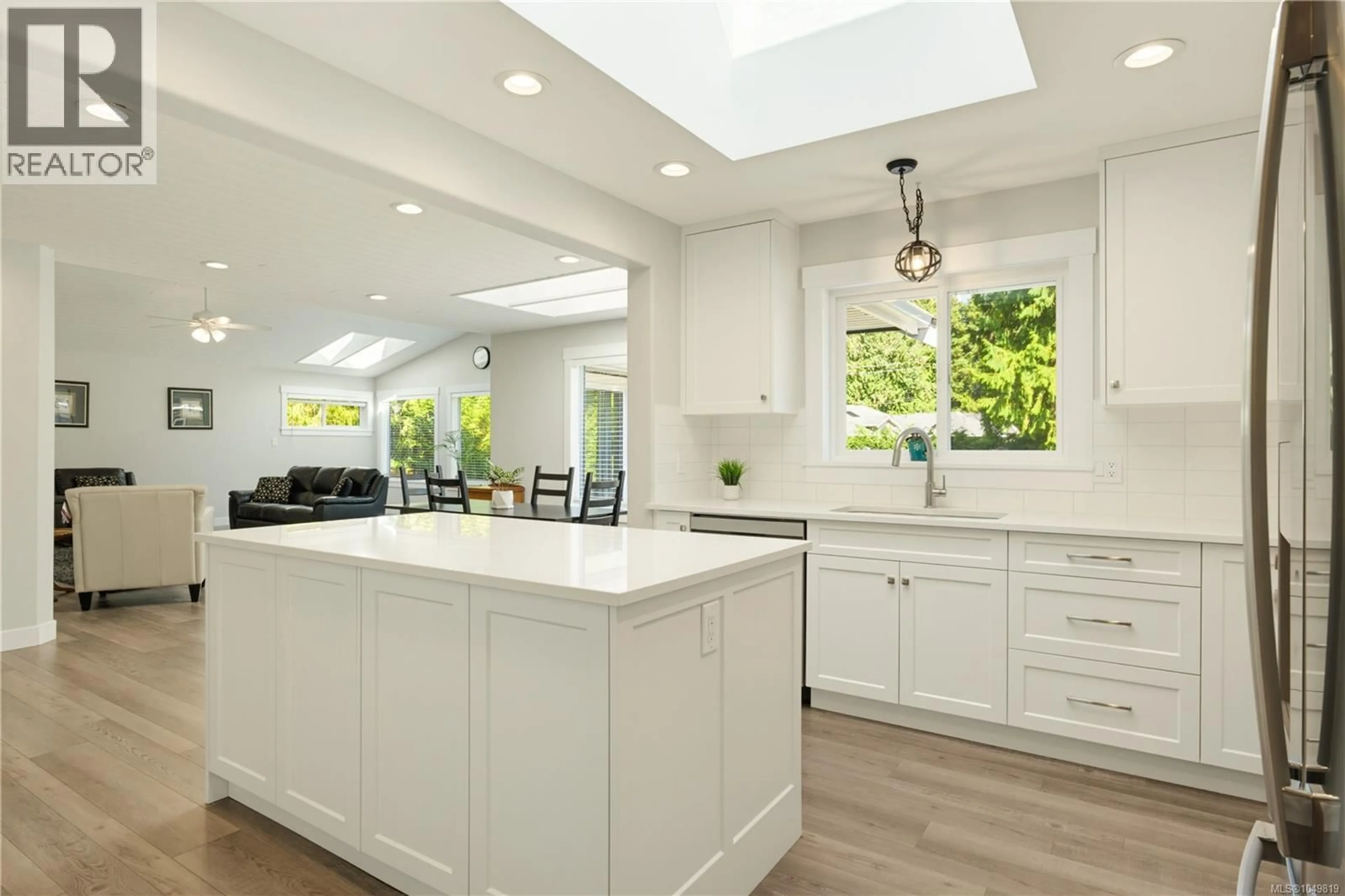 Open concept kitchen, unknown for 967 WOODPECKER PLACE, Parksville British Columbia V9P1T1