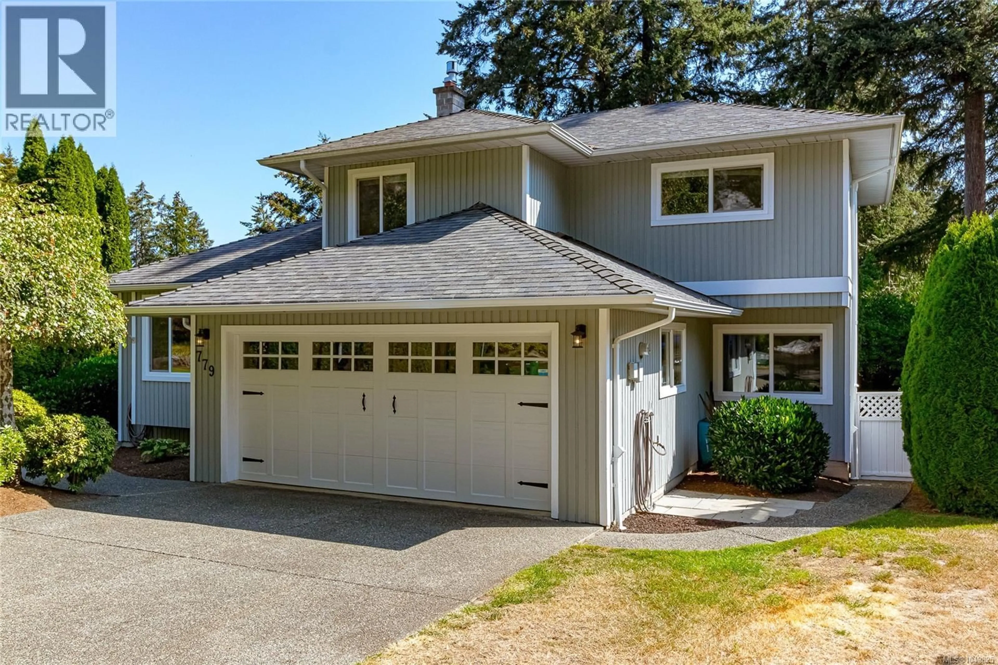 Home with vinyl exterior material, street for 779 MENAWOOD PLACE, Saanich British Columbia V8Y2Z7