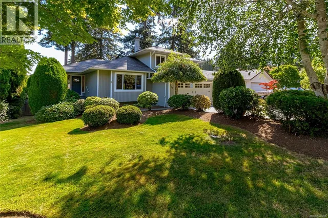 779 MENAWOOD PLACE, Saanich 2