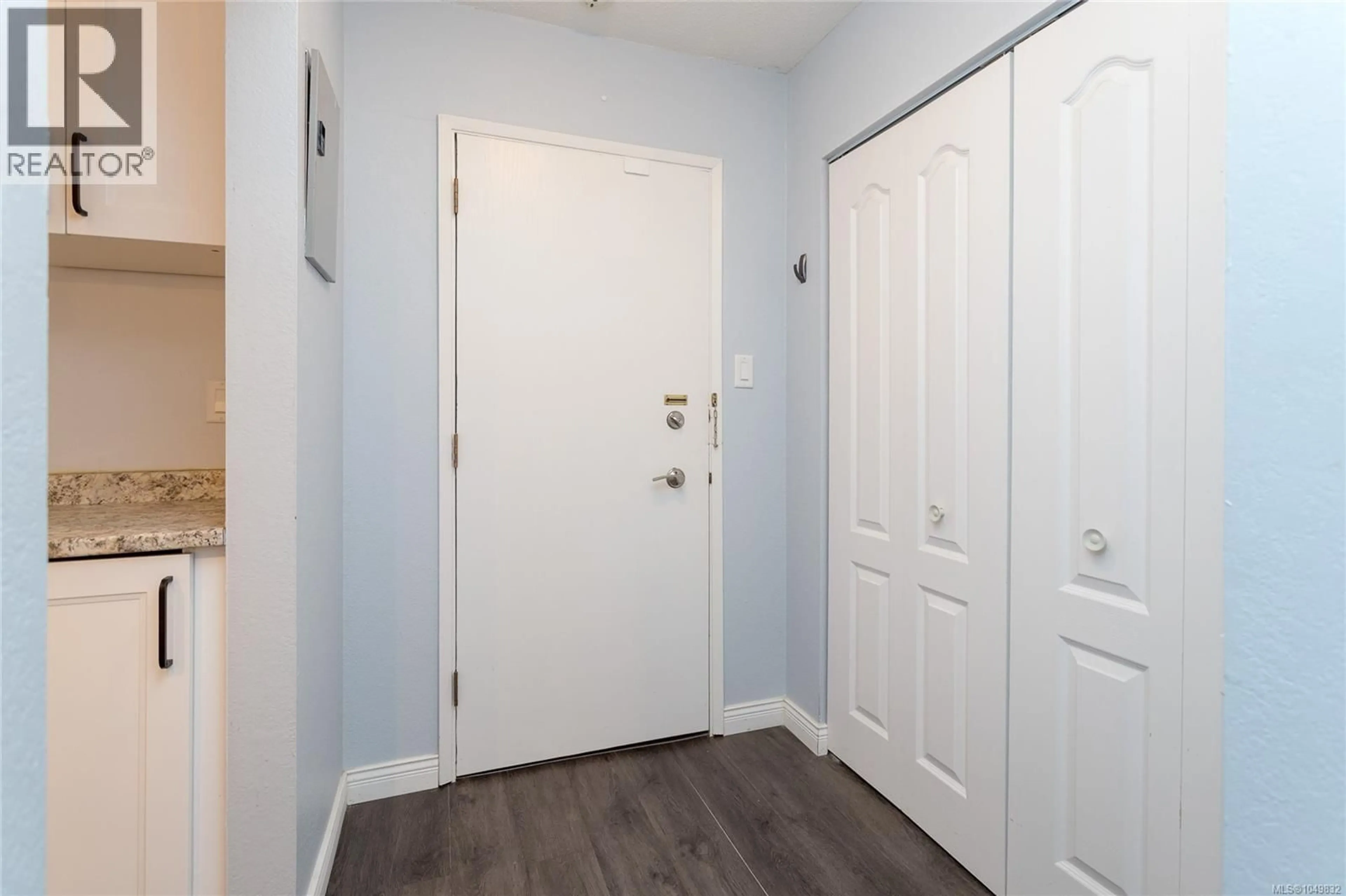 Indoor entryway for 113 - 1870 MCKENZIE AVENUE, Saanich British Columbia V8N4X3
