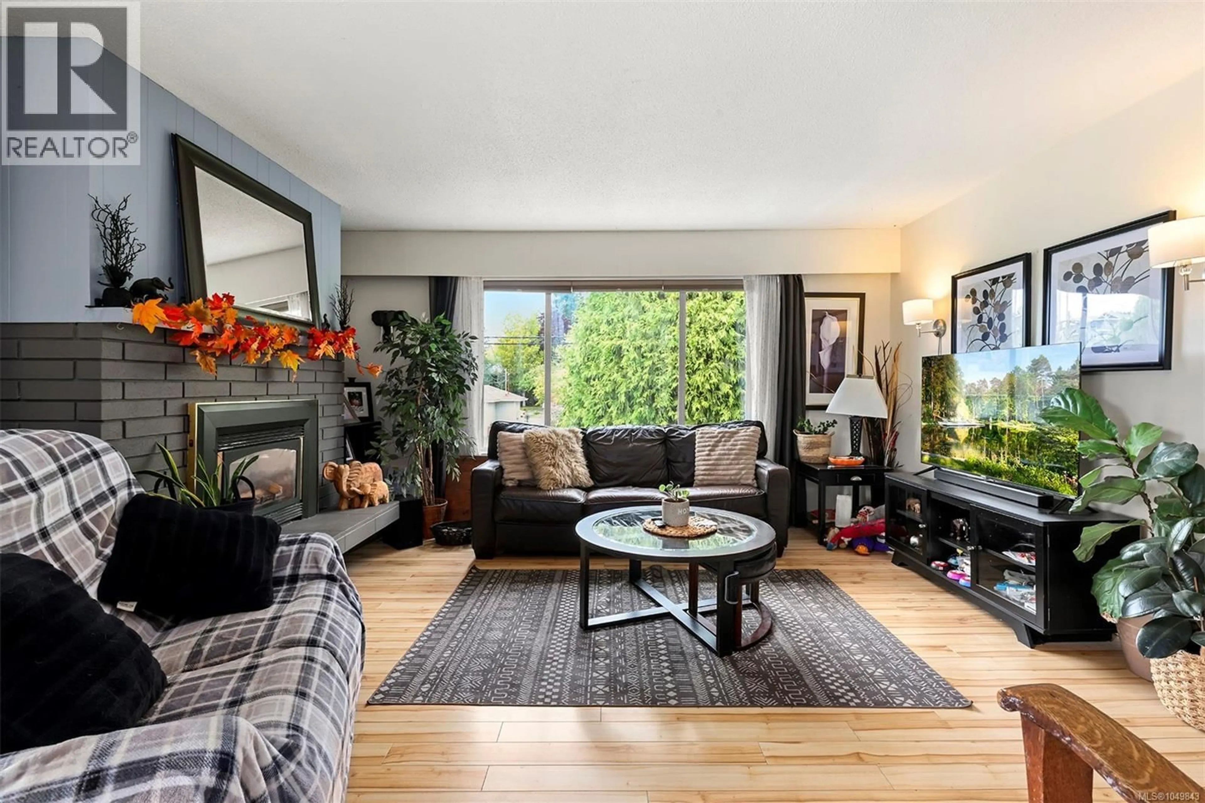Living room with furniture, unknown for 170 STEWART STREET, Comox British Columbia V9M2T8