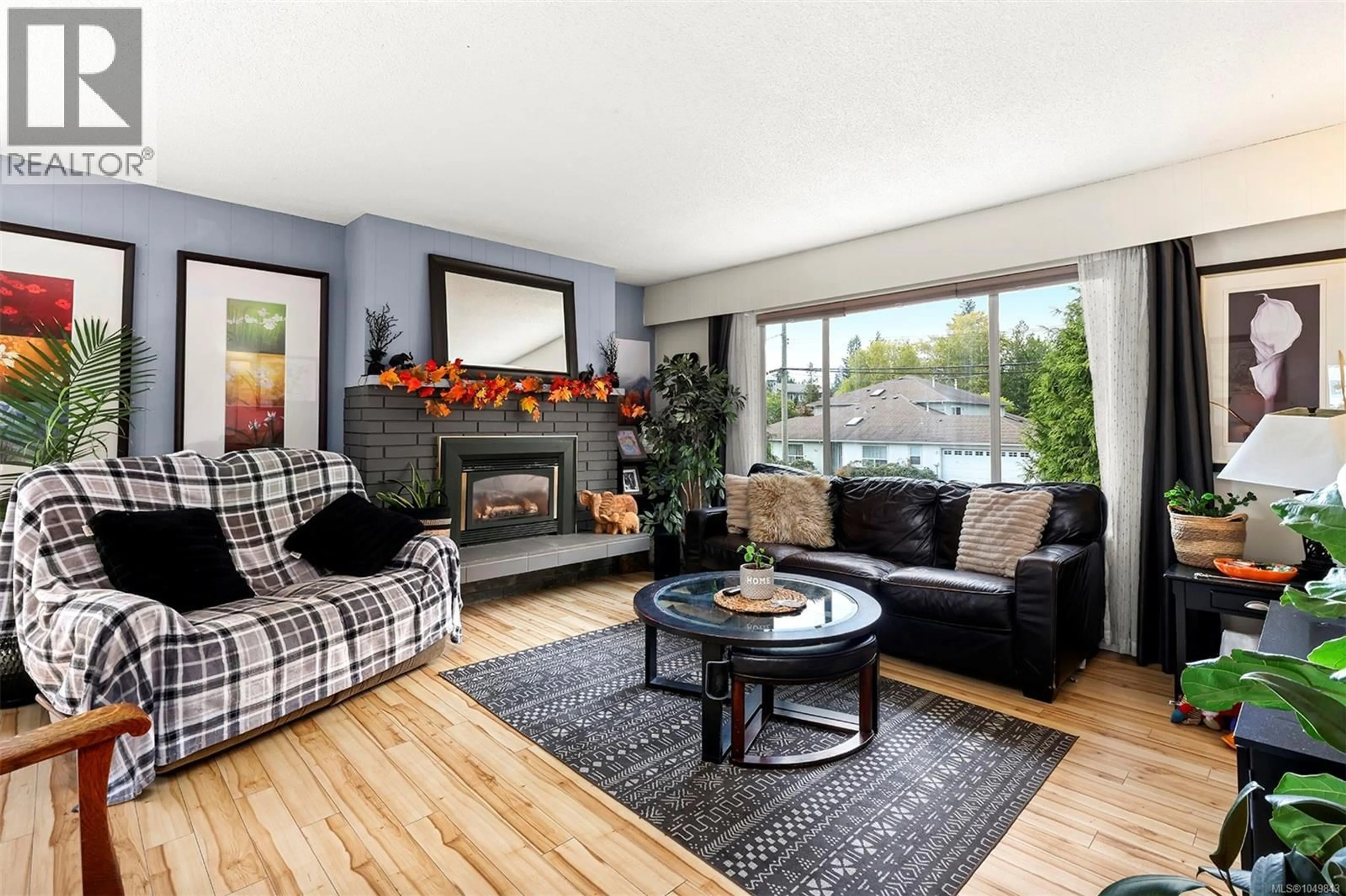 Living room with furniture, unknown for 170 STEWART STREET, Comox British Columbia V9M2T8