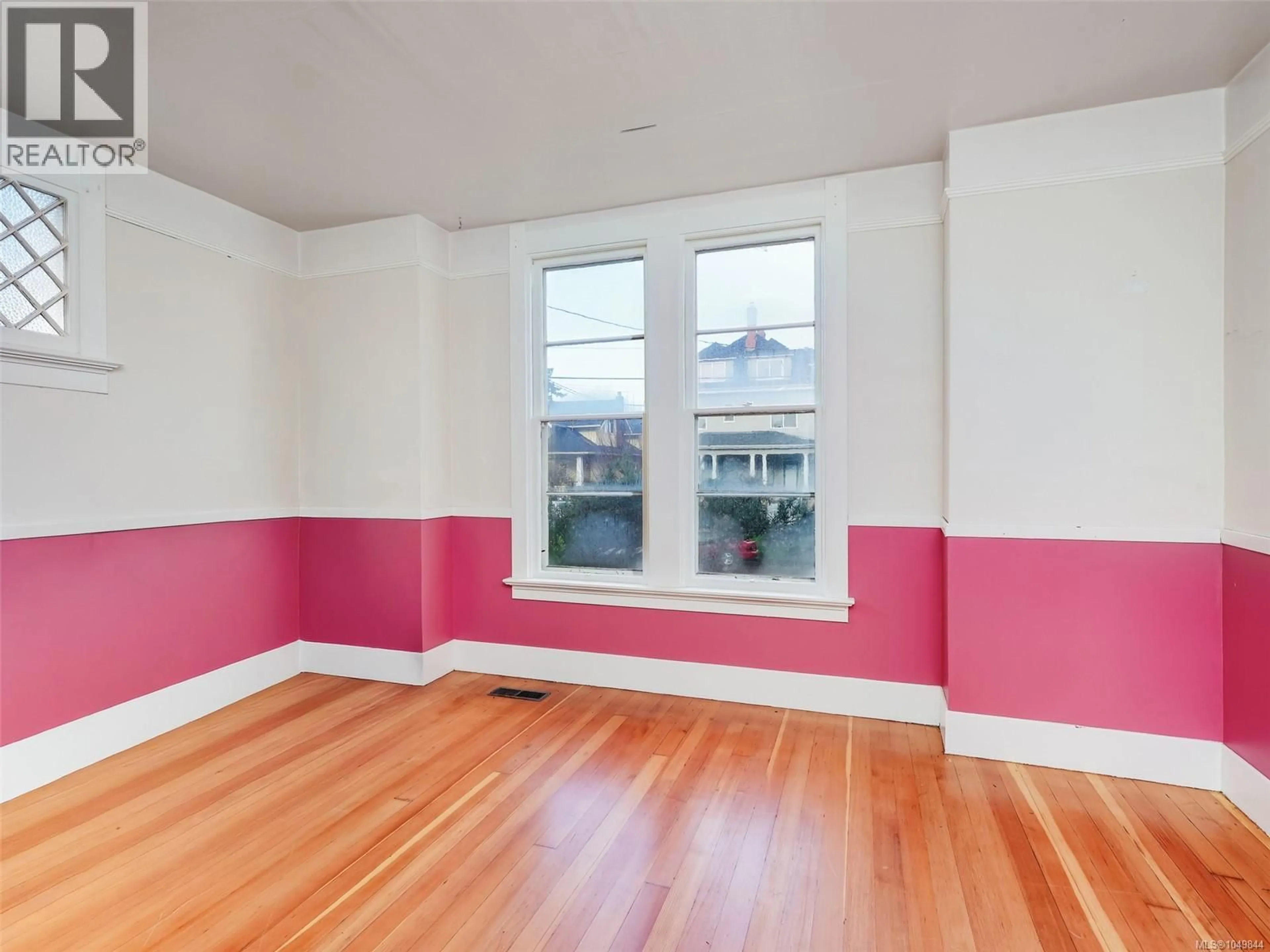A pic of a room for 1029 QUEENS AVENUE, Victoria British Columbia V8T1M7