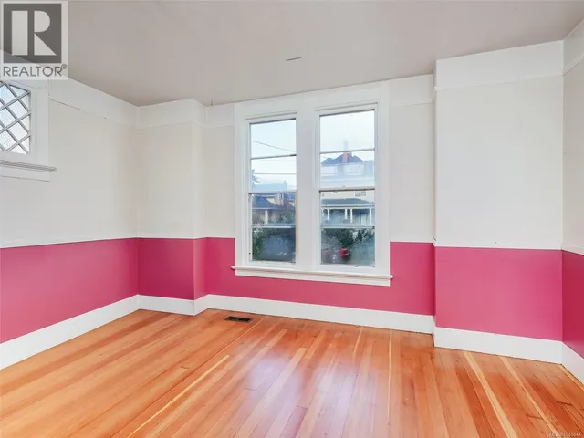 1029 QUEENS AVENUE, Victoria 2