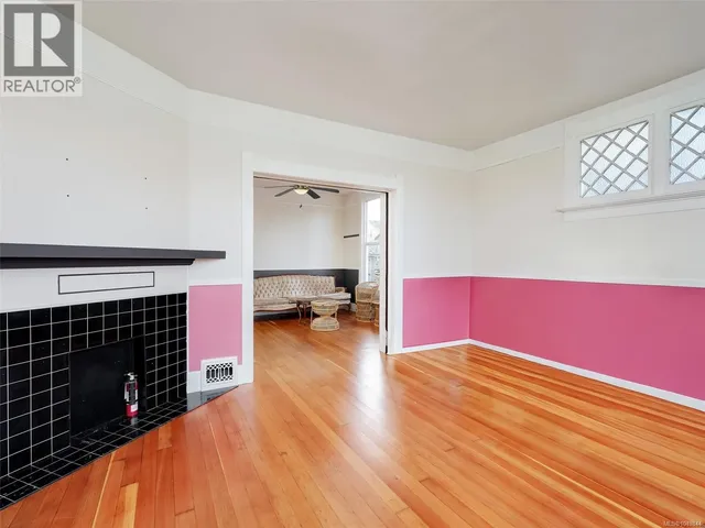 1029 QUEENS AVENUE, Victoria 3