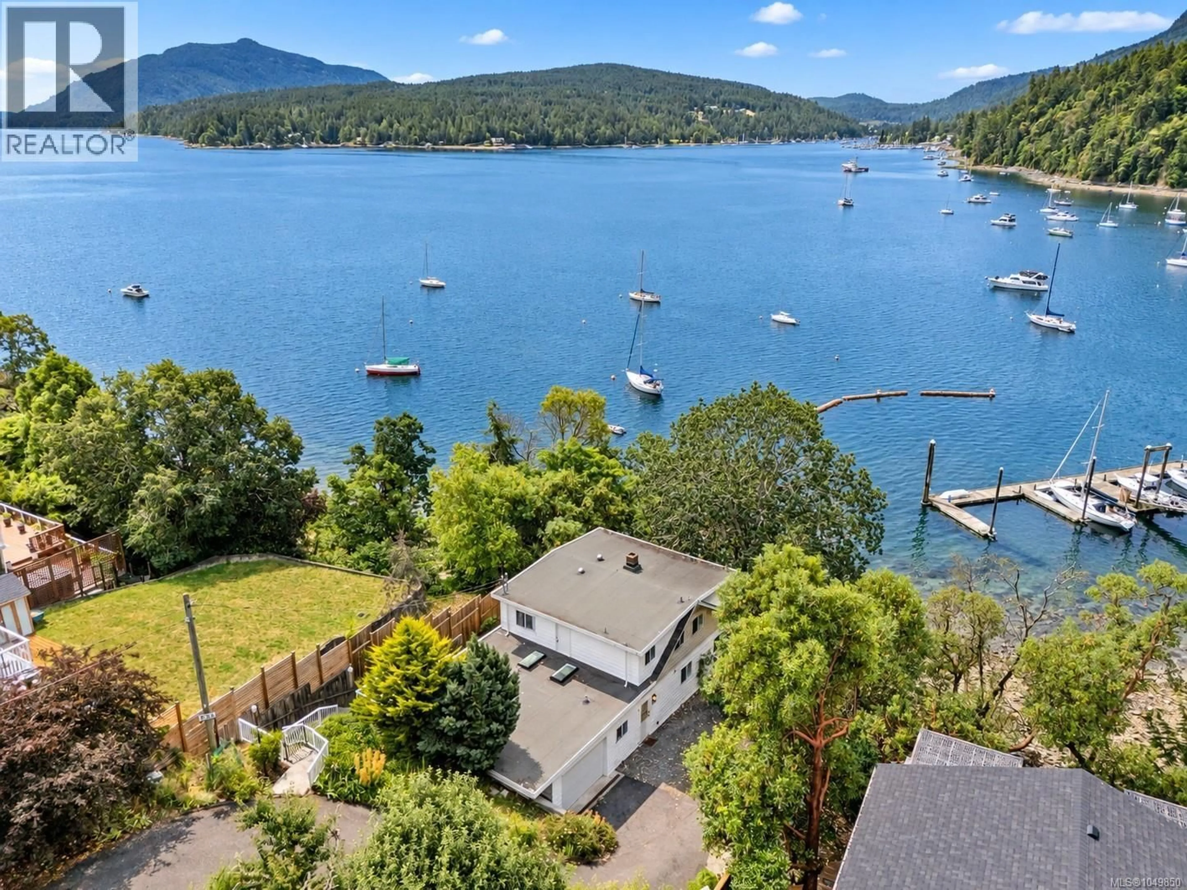 A pic from outside/outdoor area/front of a property/back of a property/a pic from drone, water/lake/river/ocean view for 936 ARBUTUS AVENUE, Duncan British Columbia V9L5X4