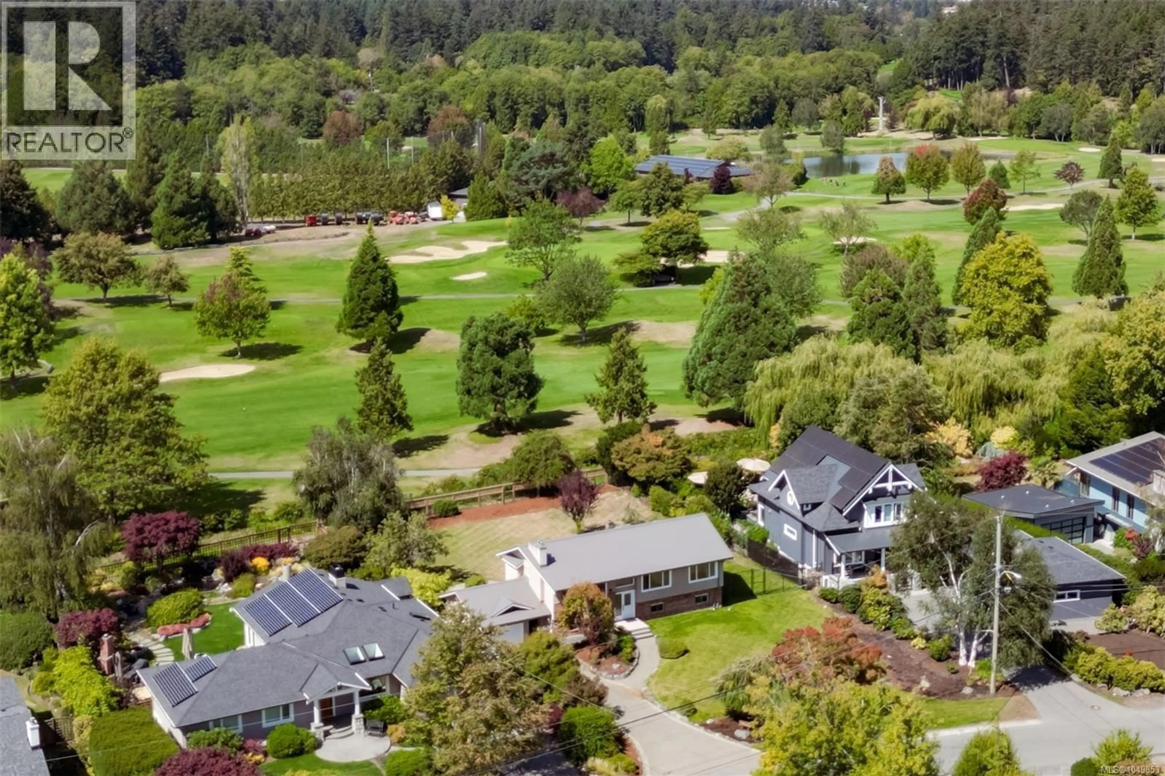 A pic from outside/outdoor area/front of a property/back of a property/a pic from drone, unknown for 5348 PARKER AVENUE, Saanich British Columbia V8Y2M9