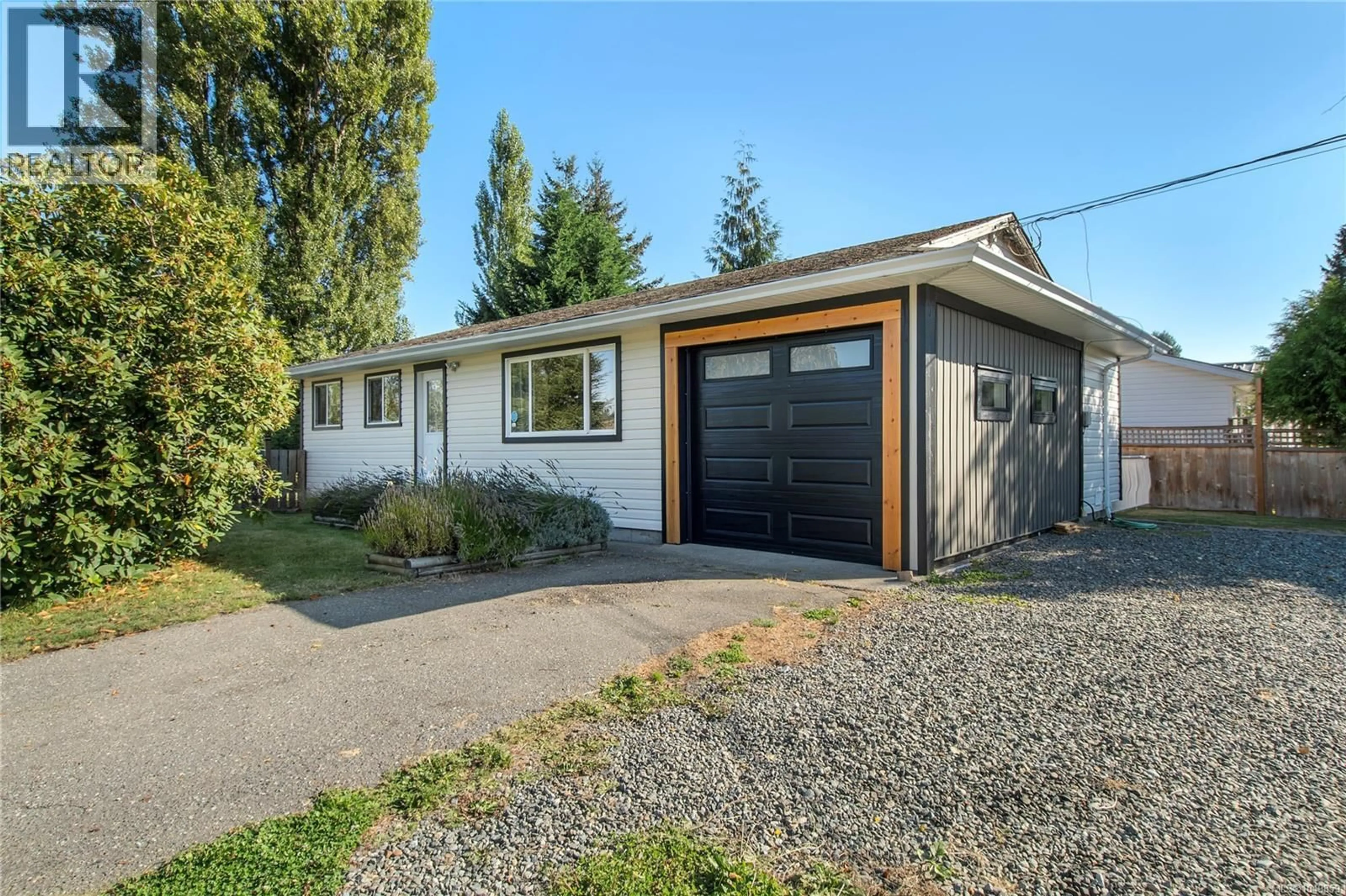 Home with vinyl exterior material, street for 1890 15TH AVENUE, Campbell River British Columbia V9W4J9