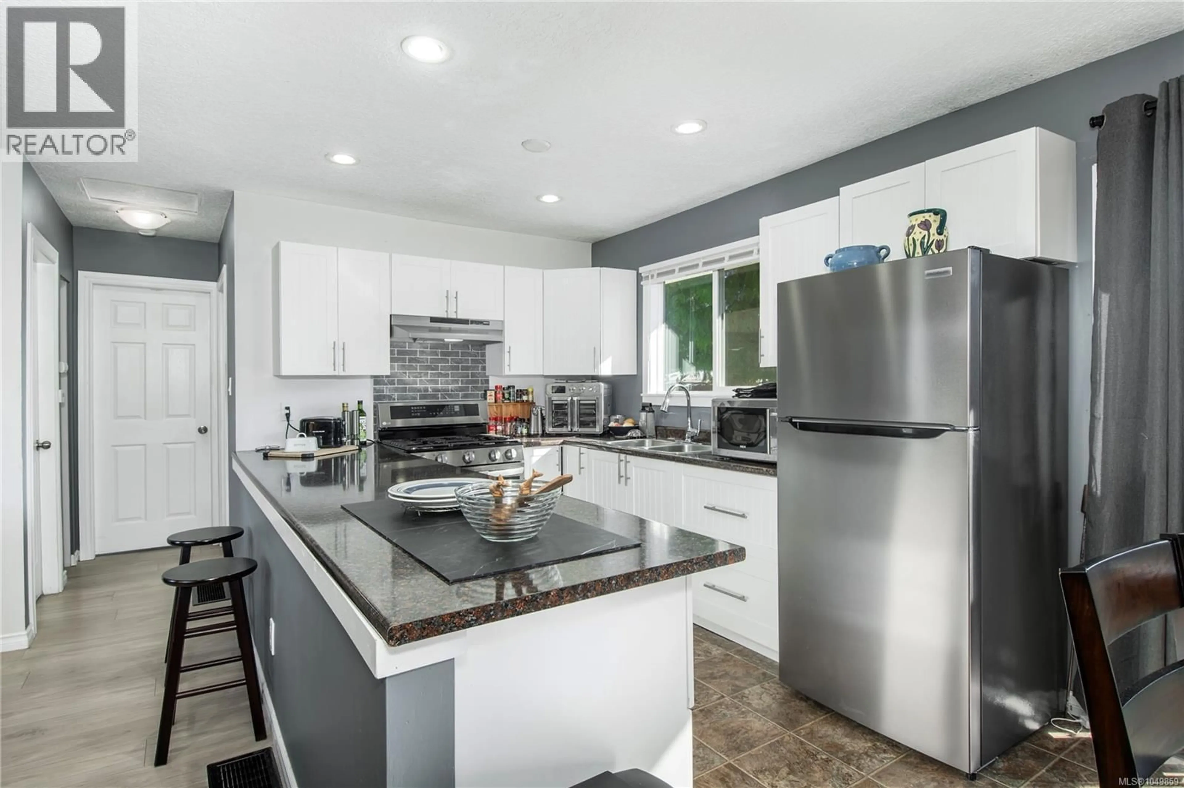 Open concept kitchen, ceramic/tile floor for 1890 15TH AVENUE, Campbell River British Columbia V9W4J9