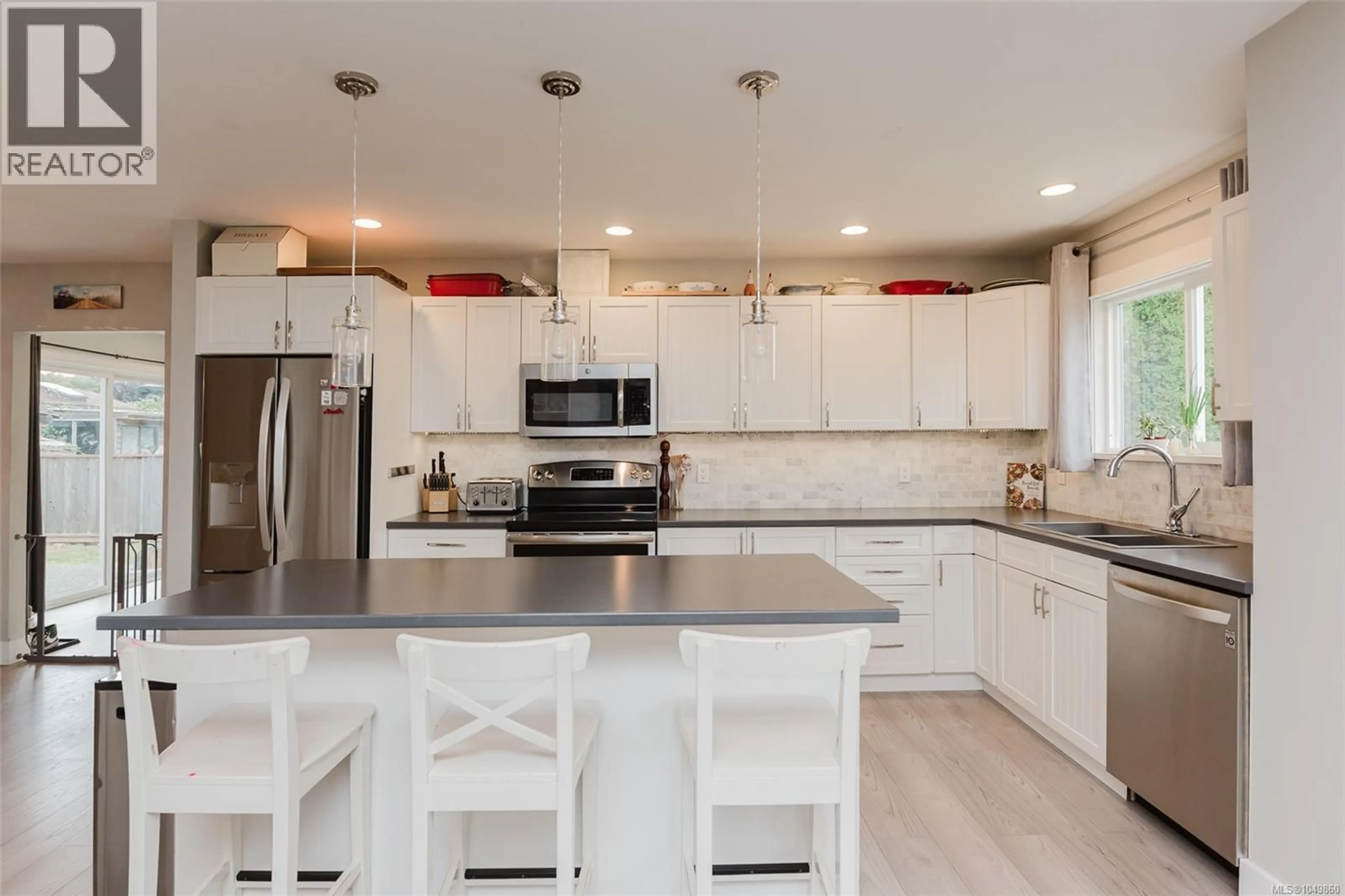 Open concept kitchen, unknown for 2086 EARDLEY ROAD, Campbell River British Columbia V9W1L4