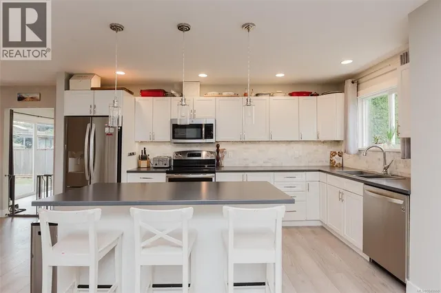 2086 EARDLEY ROAD, Campbell River 4
