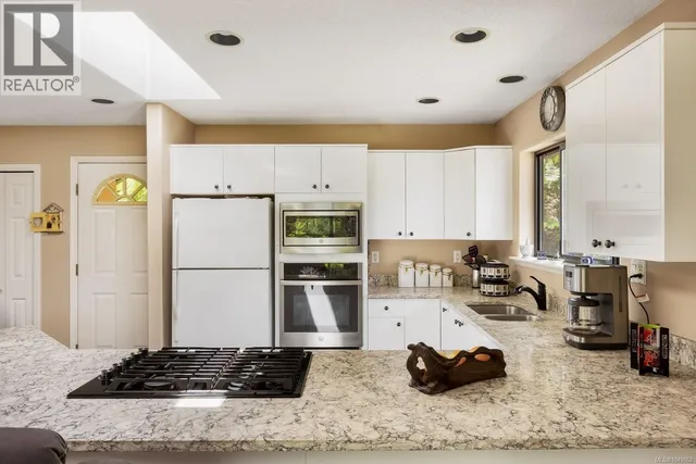 7084 WILLIS POINT ROAD, Central Saanich 5
