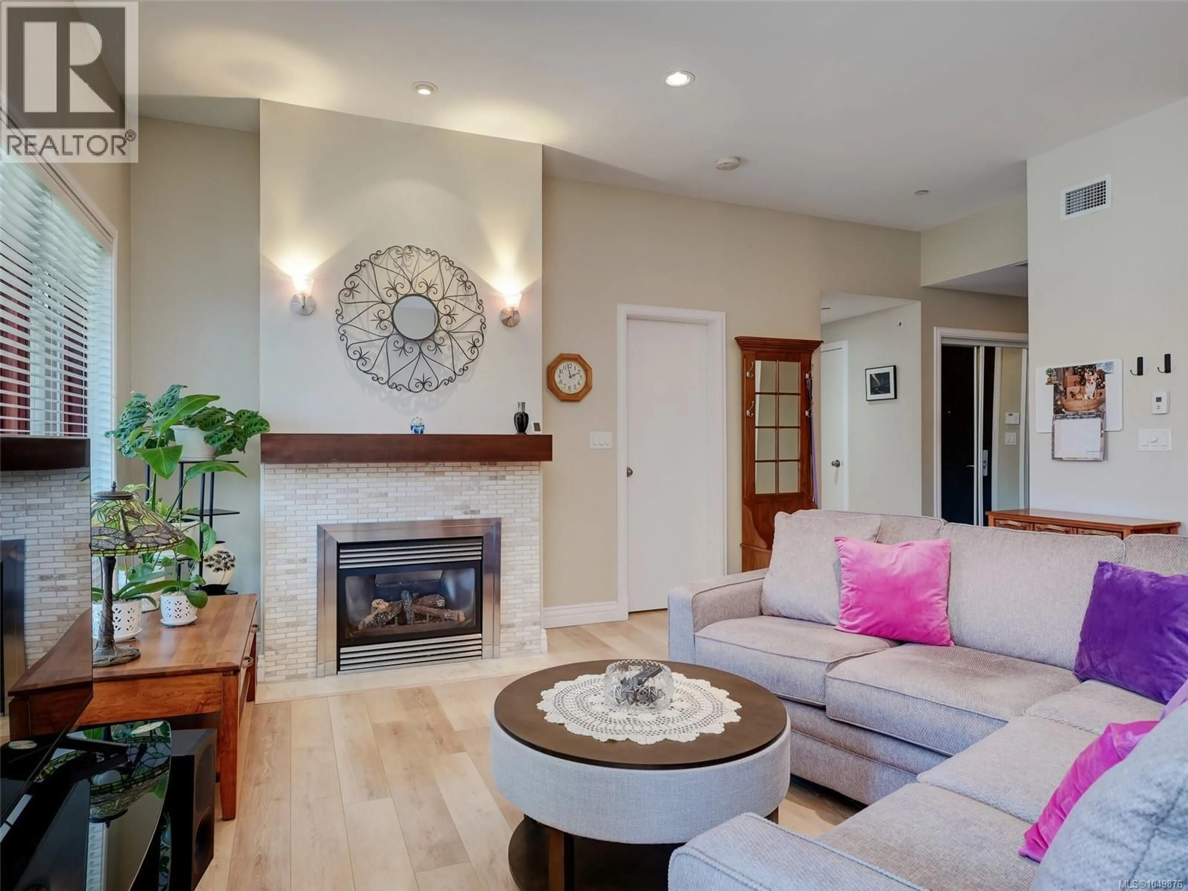 Living room with furniture, unknown for 404 - 1335 BEAR MOUNTAIN PARKWAY, Langford British Columbia V9B6T9