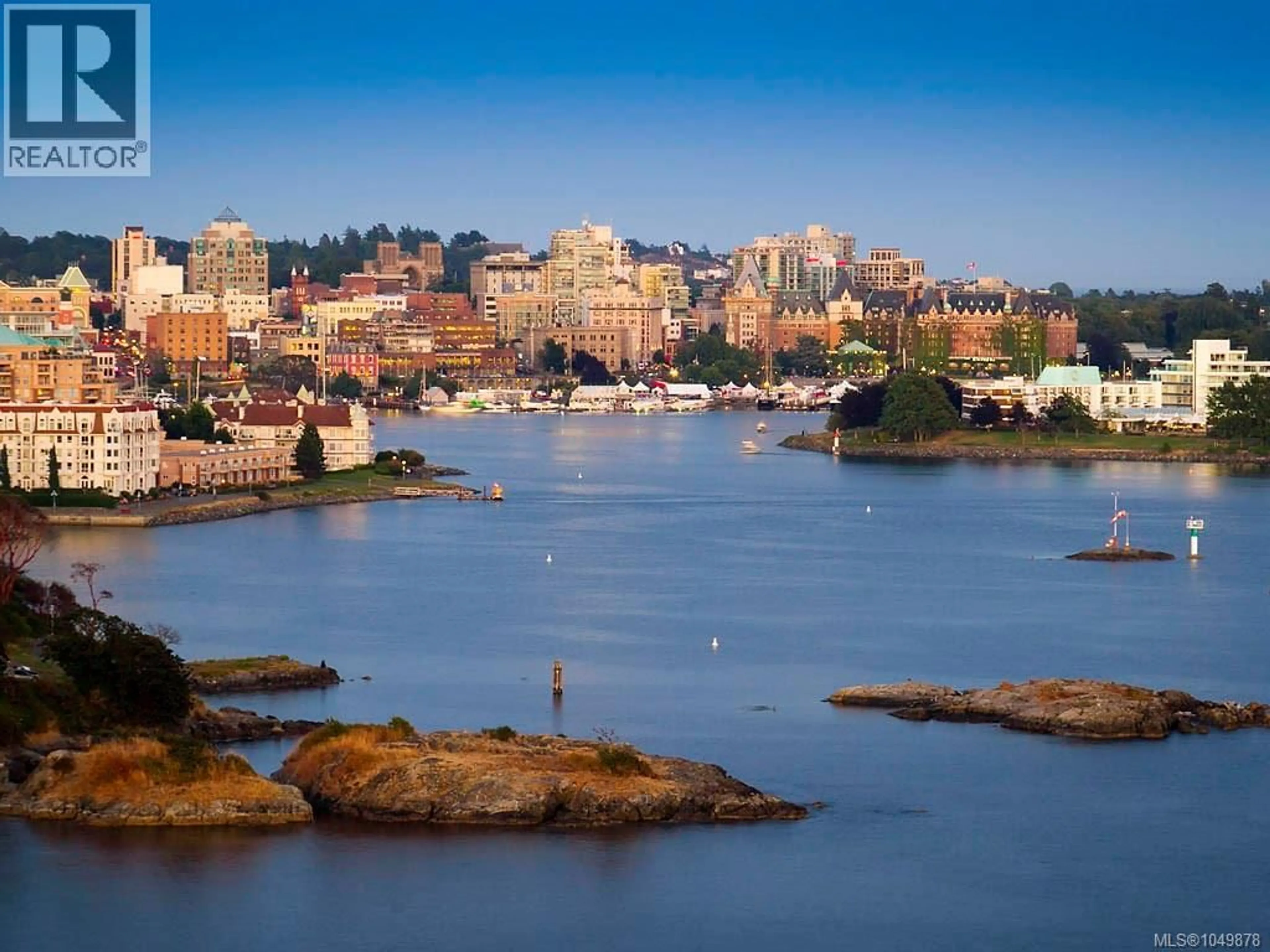 Blurry image for 801 - 847 DUNSMUIR ROAD, Victoria British Columbia V9A0A5