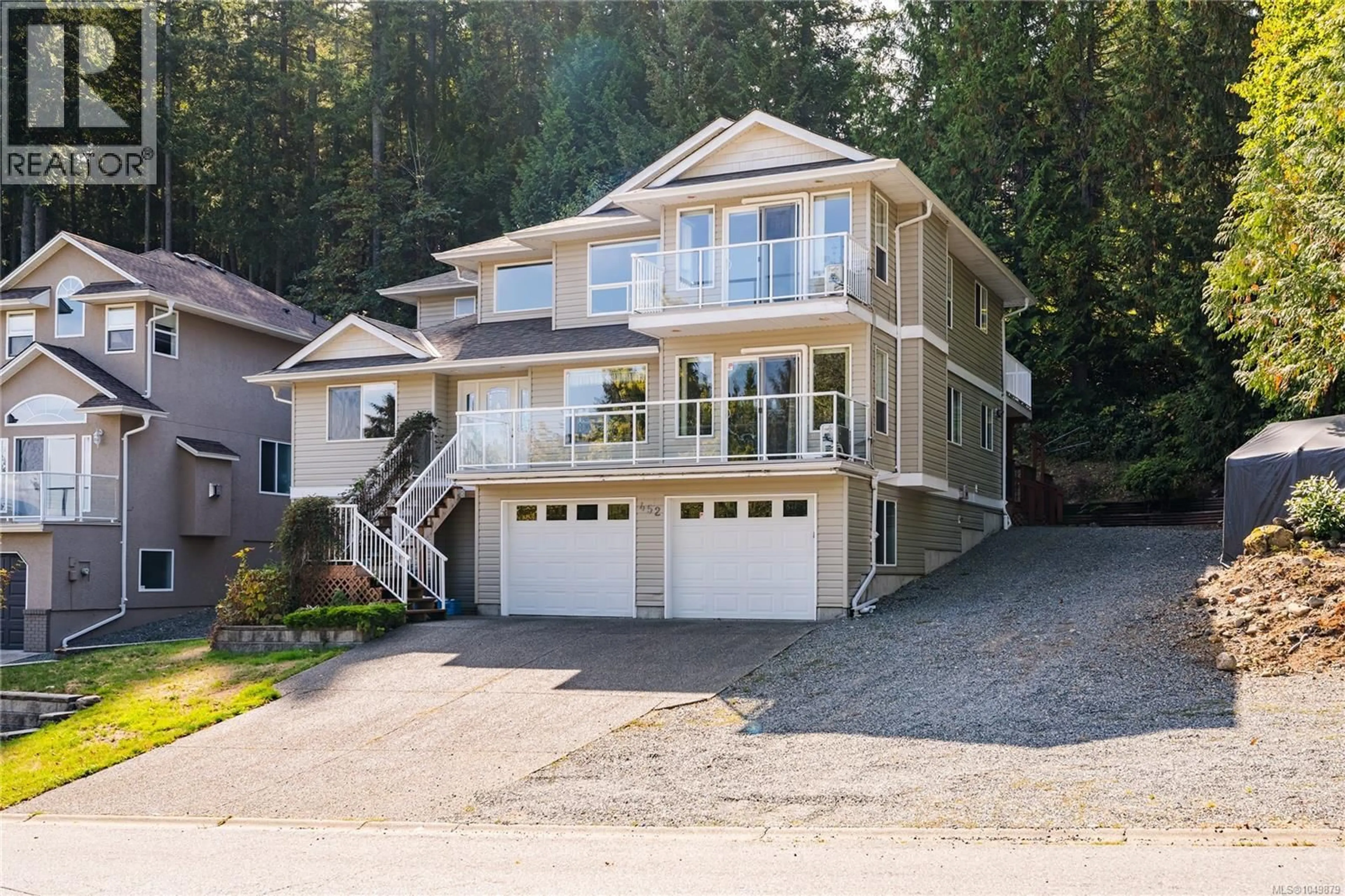 Home with vinyl exterior material, unknown for 452 THETIS DRIVE, Ladysmith British Columbia V9G1V9