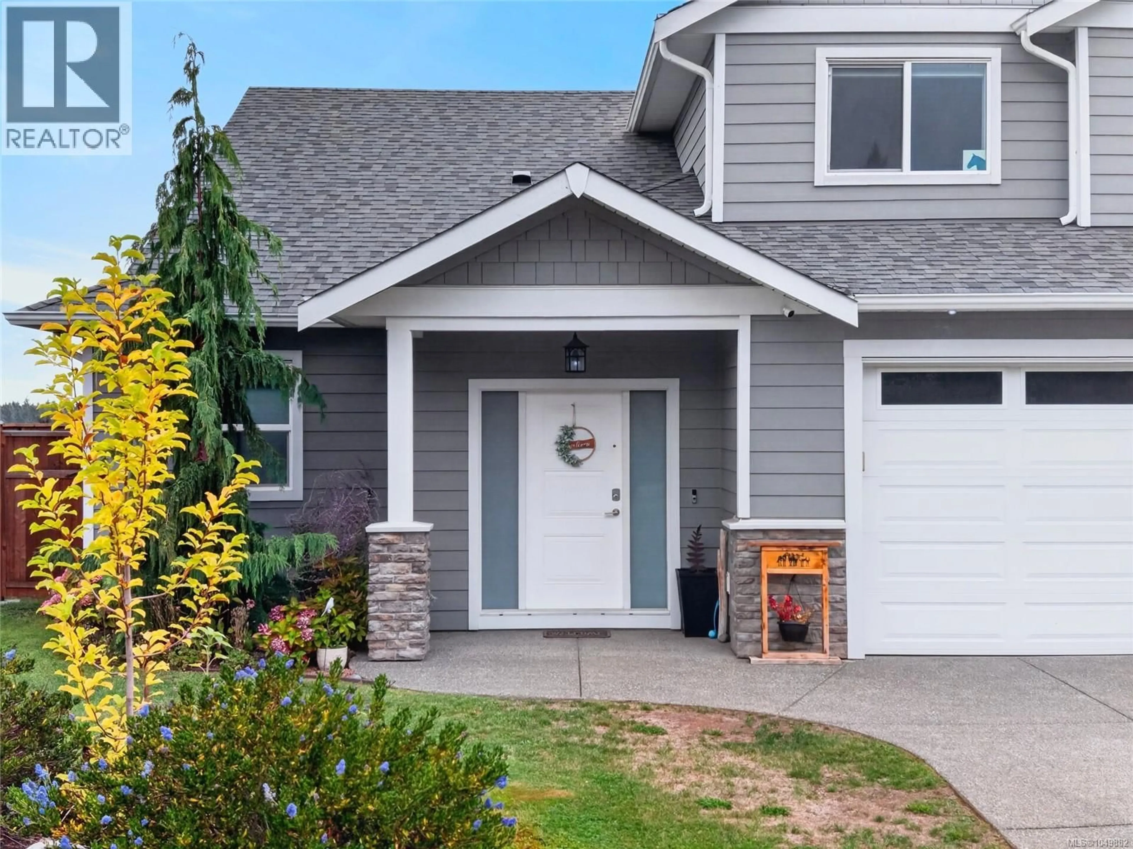 Home with vinyl exterior material, street for 3360 HARBOURVIEW BOULEVARD, Courtenay British Columbia V9N0E8