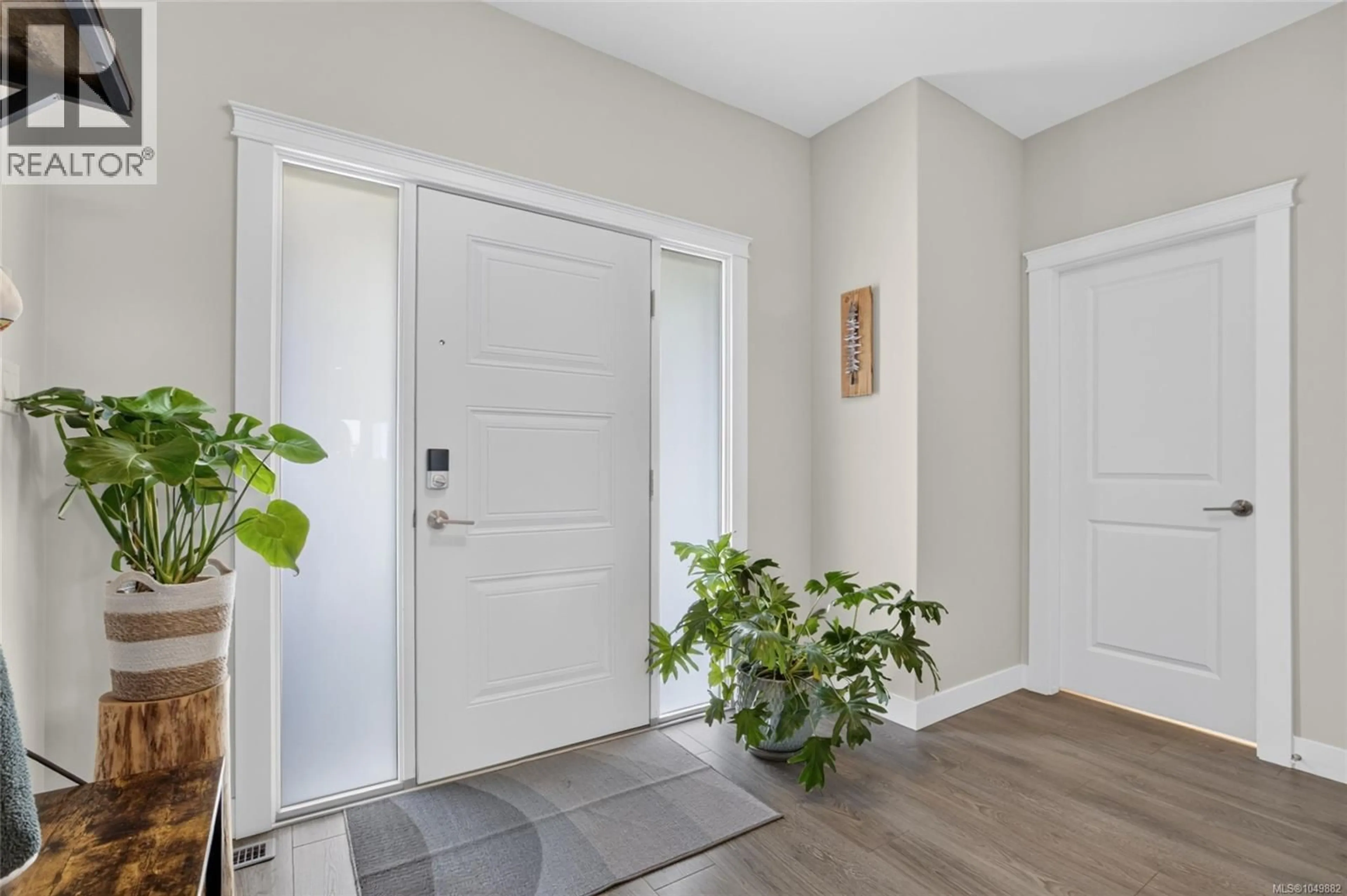 Indoor entryway for 3360 HARBOURVIEW BOULEVARD, Courtenay British Columbia V9N0E8