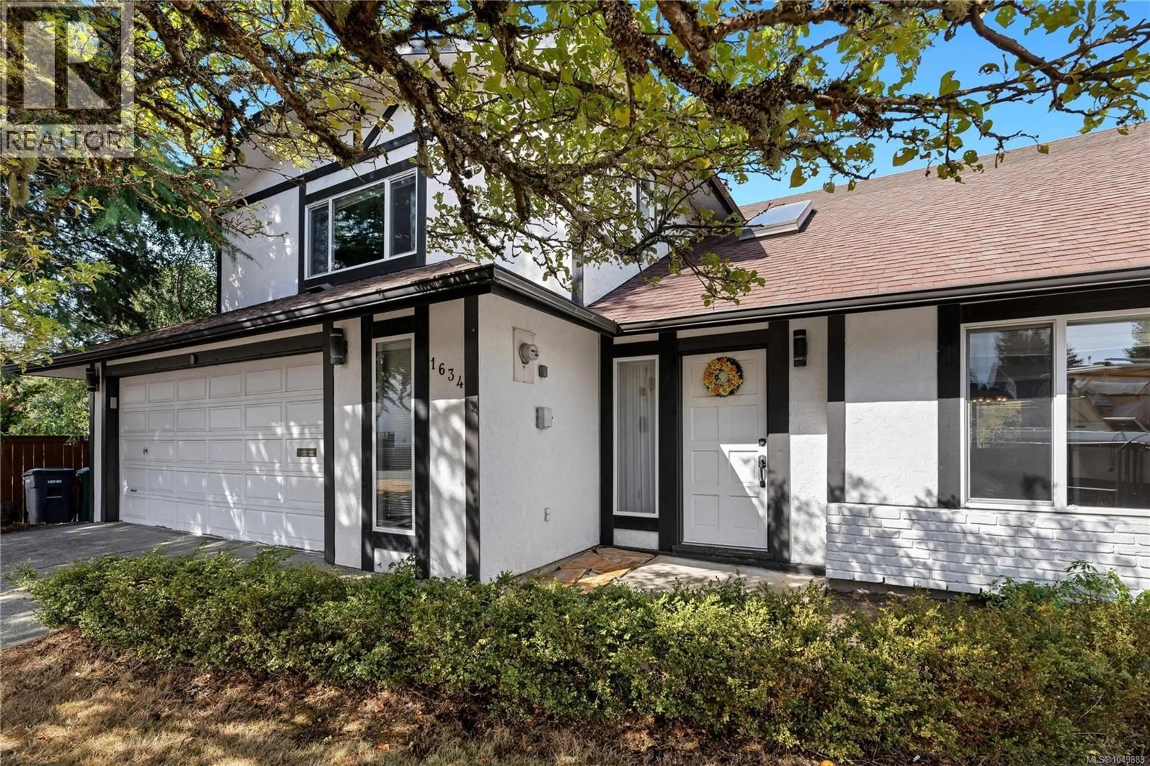 Home with vinyl exterior material, street for 1634 TASCO CLOSE, Saanich British Columbia V8N5P2