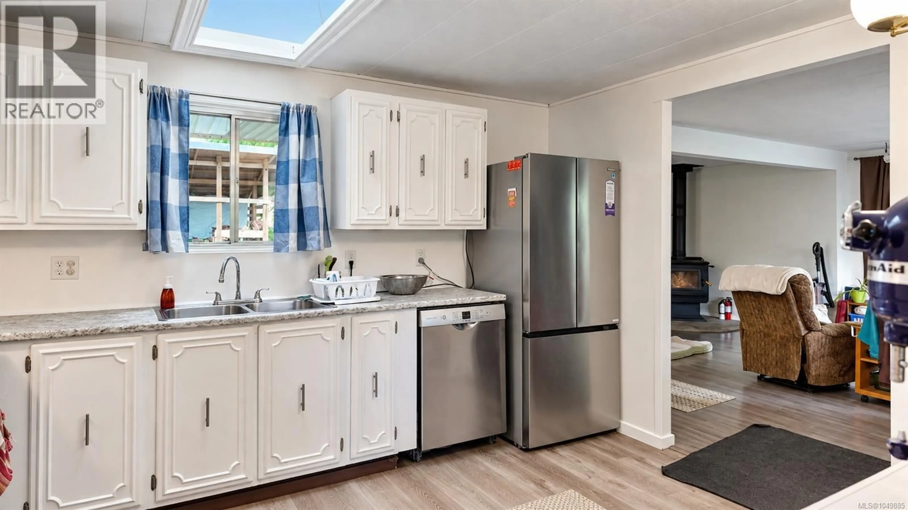 Standard kitchen, ceramic/tile floor for 3897 SEARIDGE PLACE, Campbell River British Columbia V9H1J1