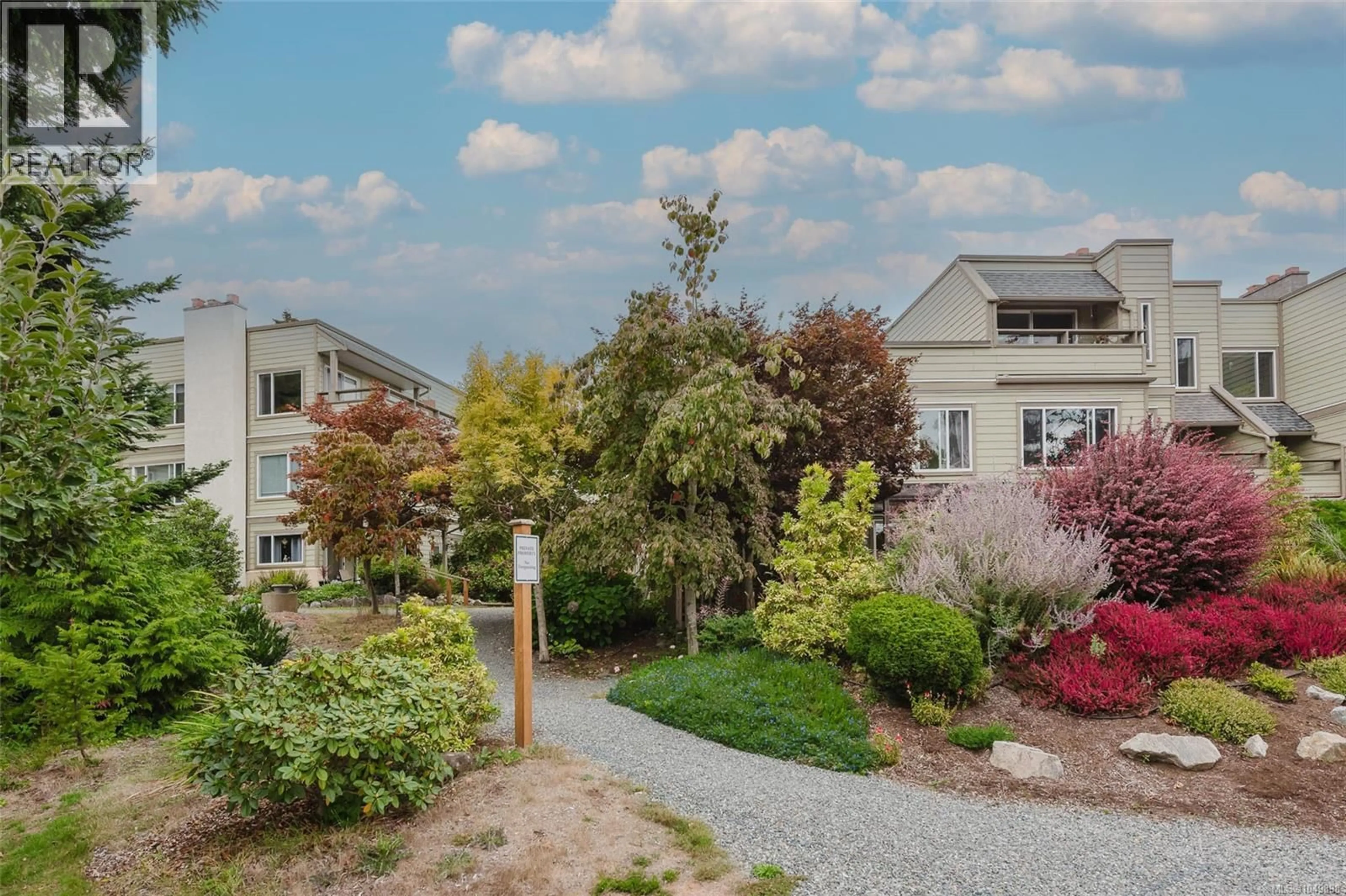 A pic from outside/outdoor area/front of a property/back of a property/a pic from drone, unknown for 306 - 2250 MANOR PLACE, Comox British Columbia V9M1C5