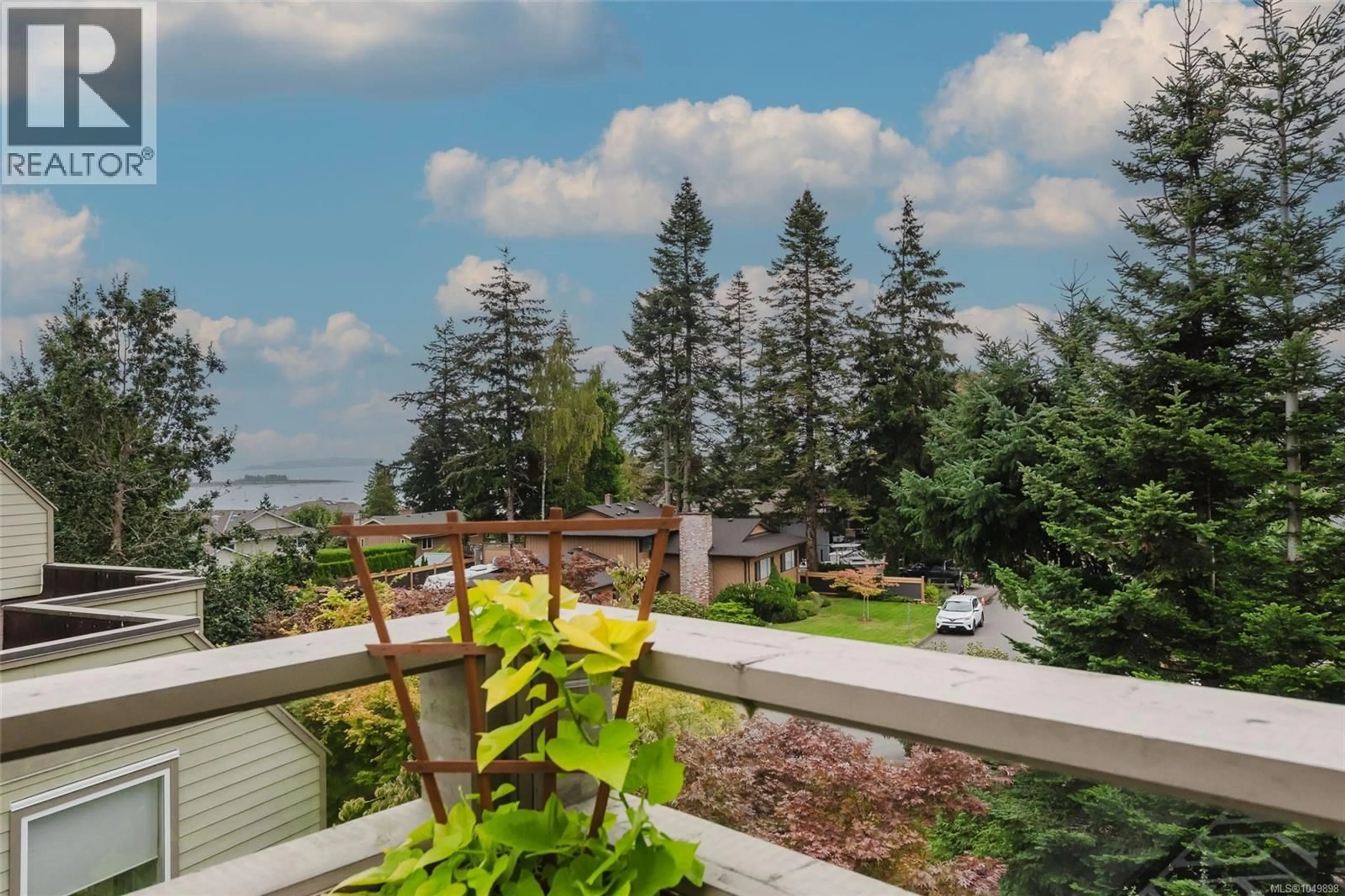 Patio, water/lake/river/ocean view for 306 - 2250 MANOR PLACE, Comox British Columbia V9M1C5