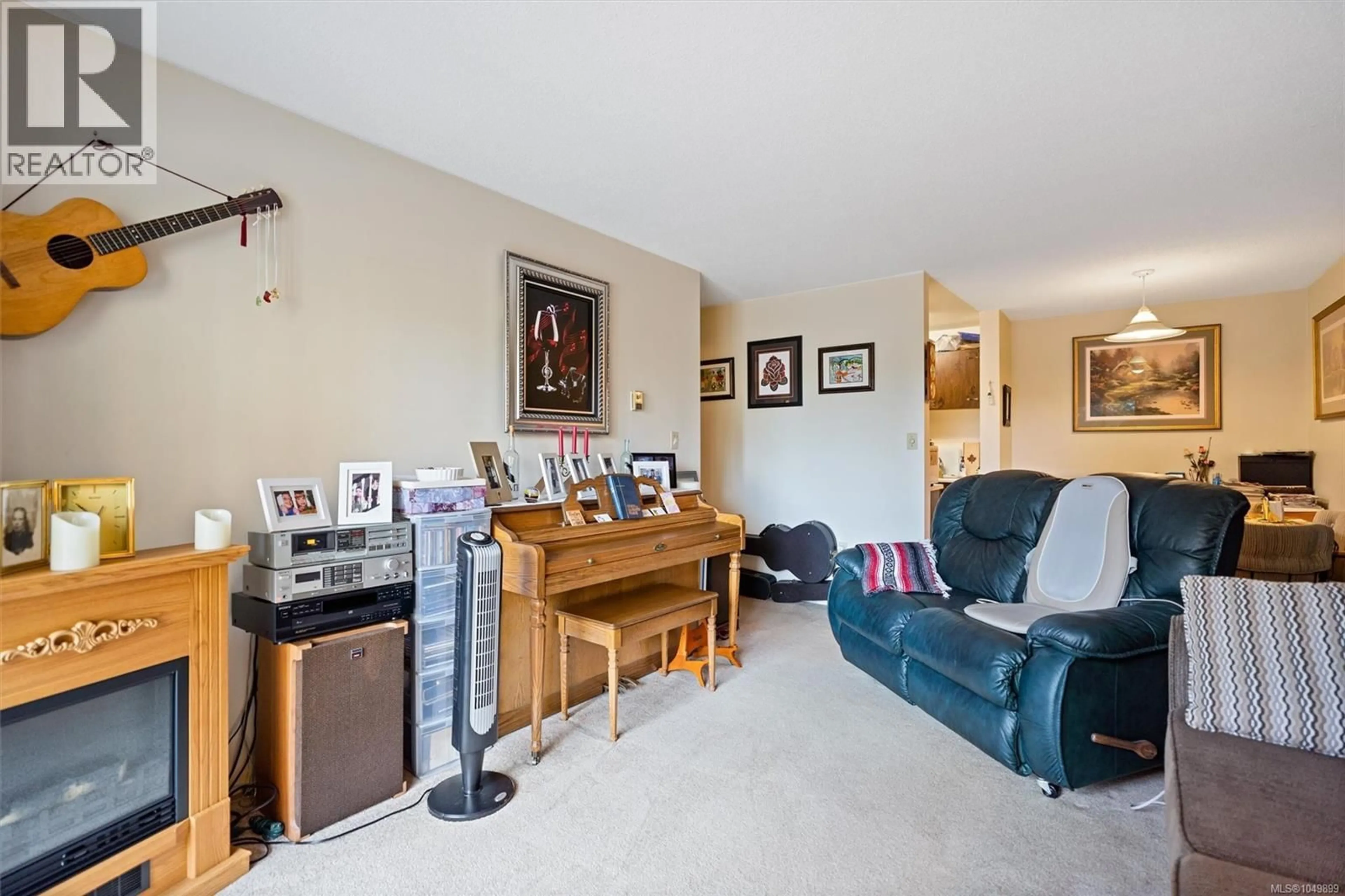 Living room with furniture, unknown for 309 - 105 GORGE ROAD EAST, Victoria British Columbia V9A6Z2