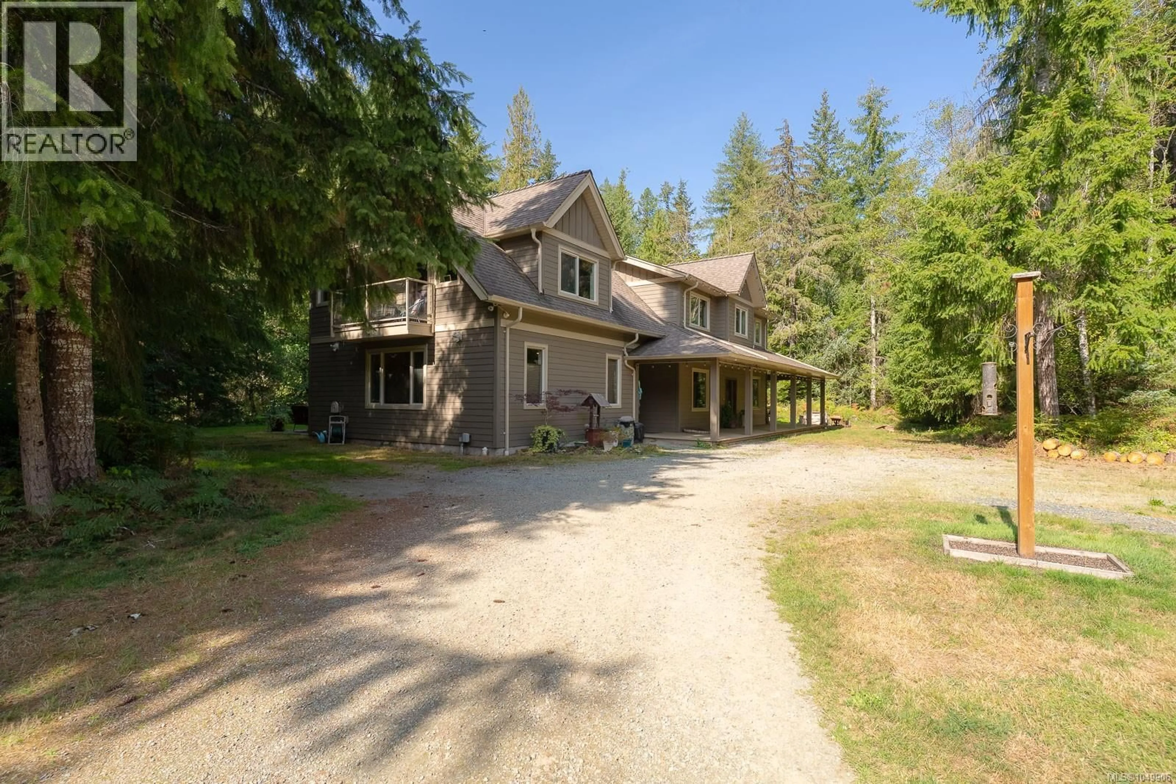 A pic from outside/outdoor area/front of a property/back of a property/a pic from drone, unknown for 9600 COMOX TRAIL, Port Alberni British Columbia V9Y8N8