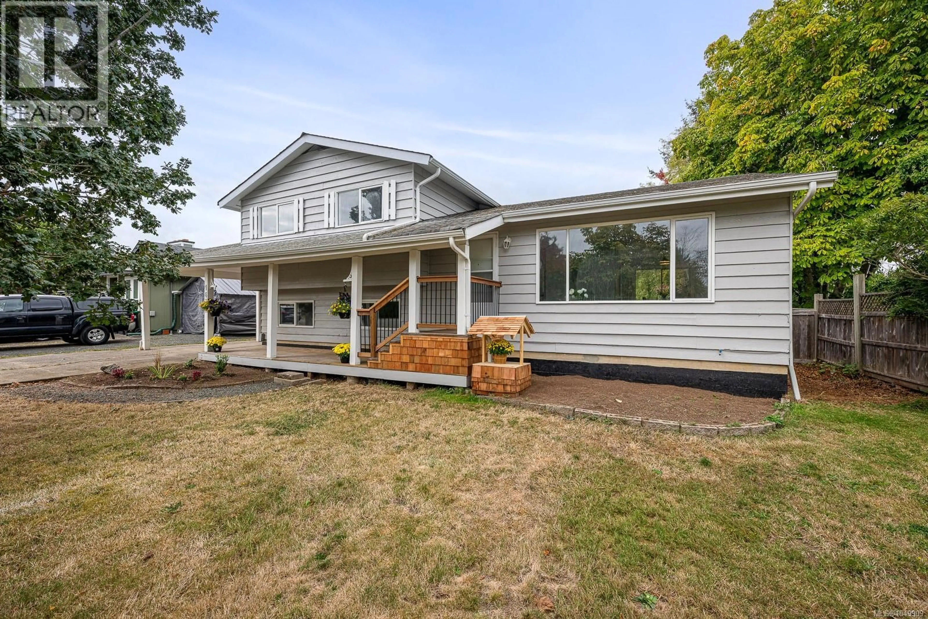 Home with vinyl exterior material, street for 163 JAMES STREET, Parksville British Columbia V9P1H9