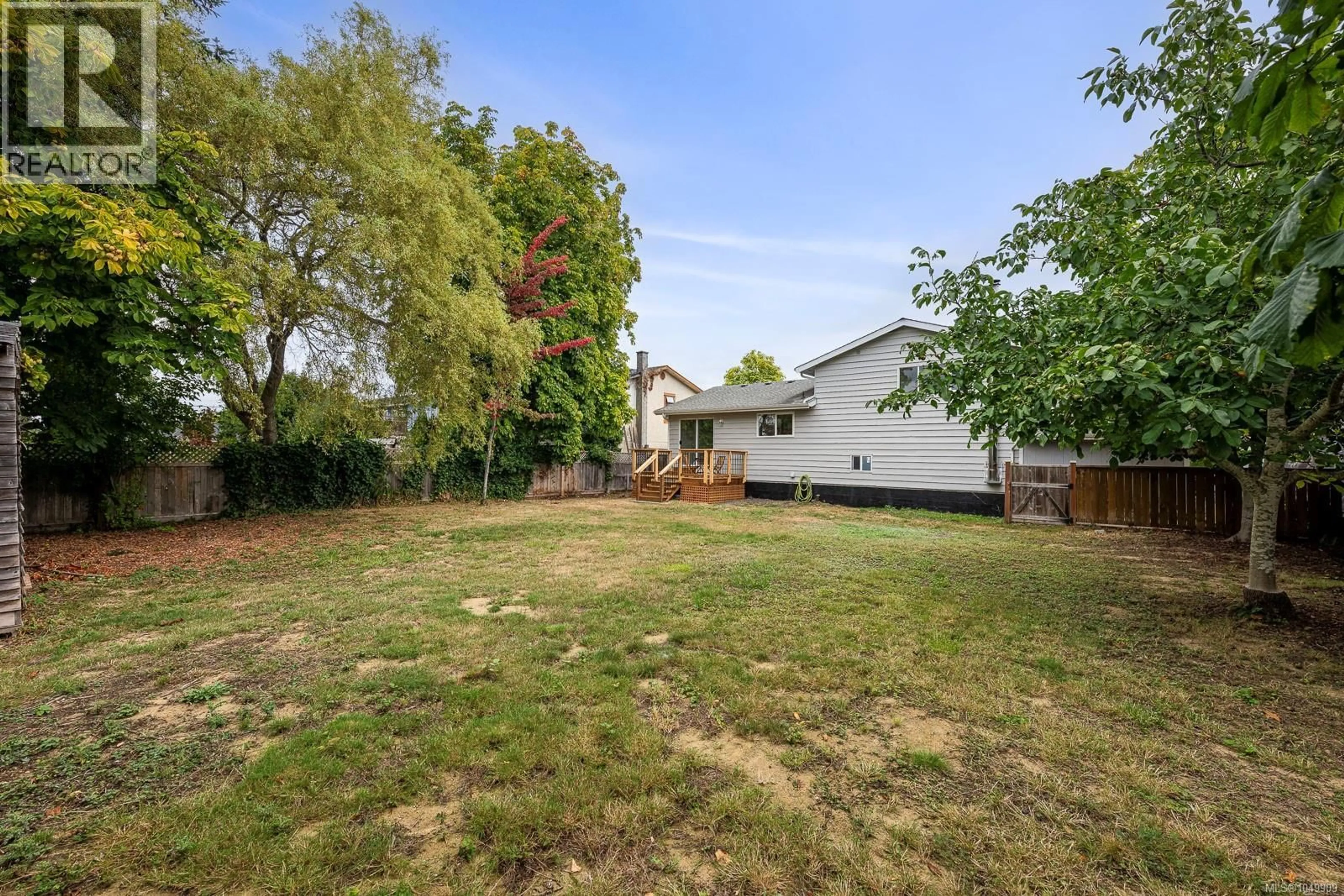A pic from outside/outdoor area/front of a property/back of a property/a pic from drone, unknown for 163 JAMES STREET, Parksville British Columbia V9P1H9