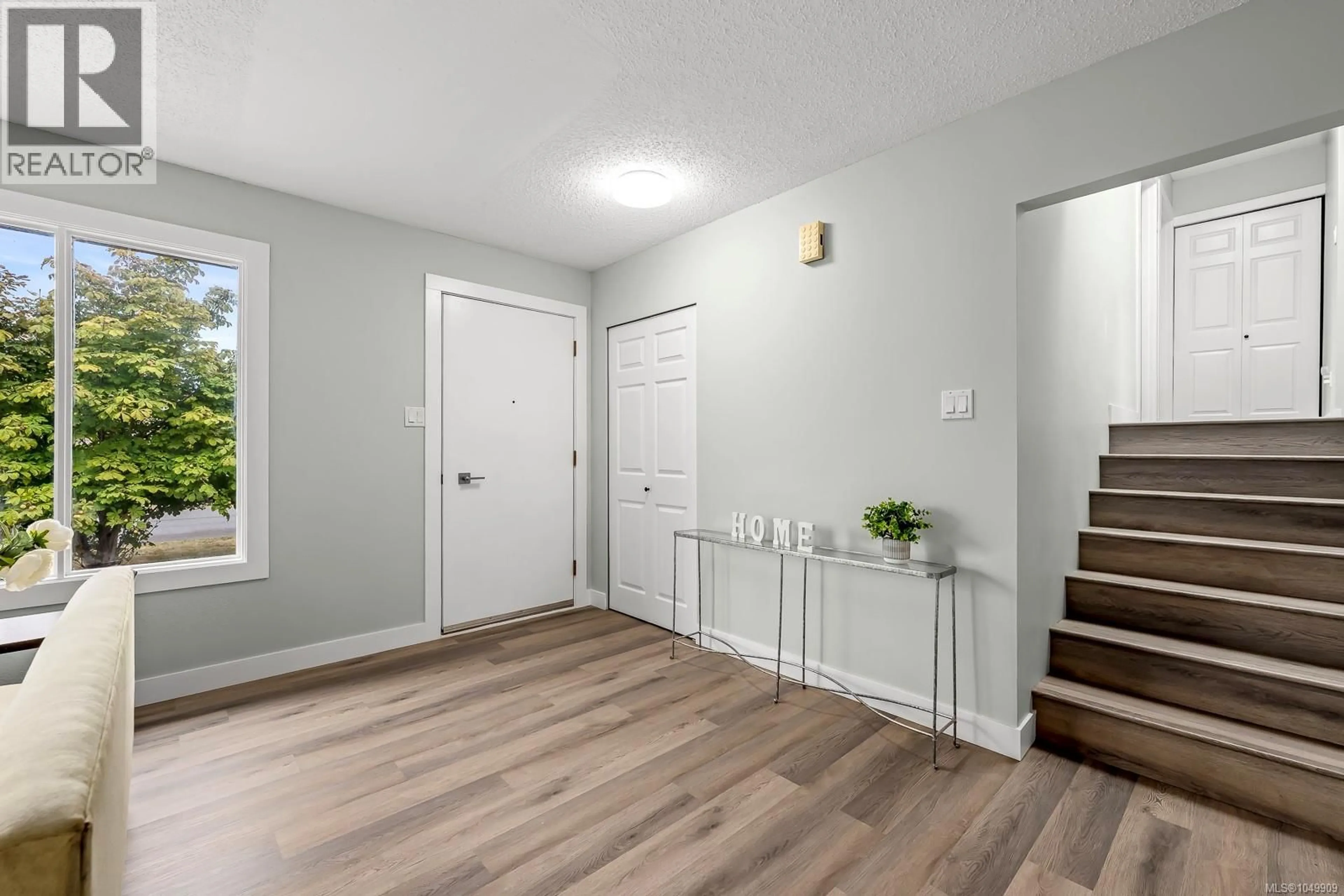 Indoor entryway for 163 JAMES STREET, Parksville British Columbia V9P1H9