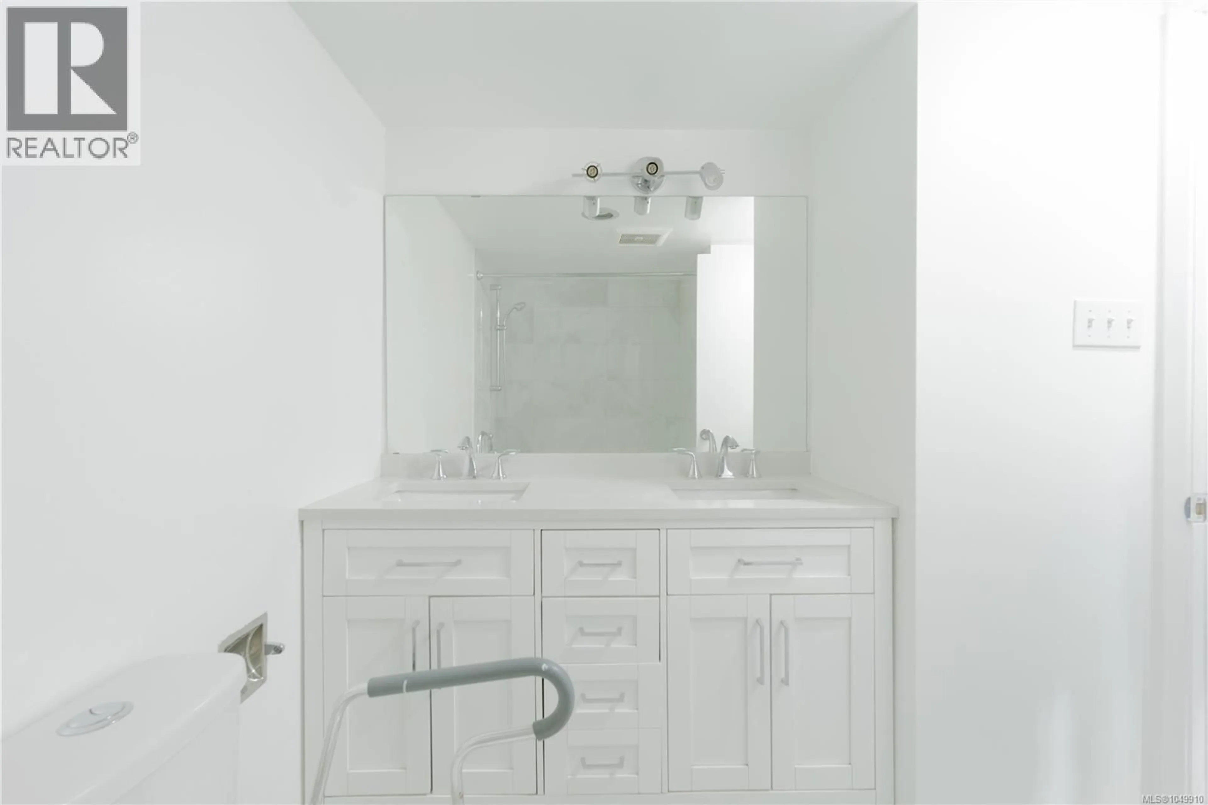 Standard bathroom, unknown for 303 - 647 MICHIGAN STREET, Victoria British Columbia V8V1S9