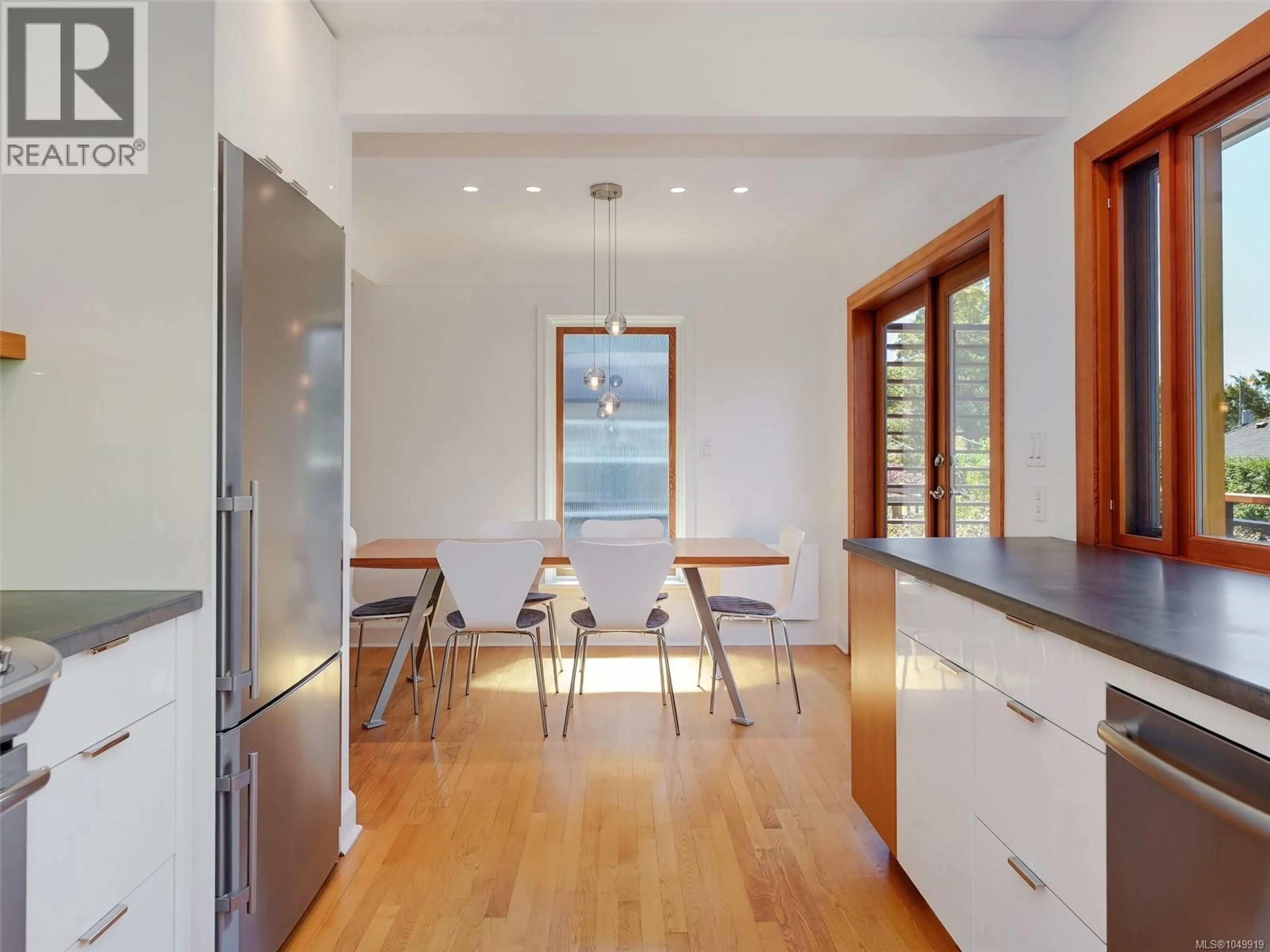 Contemporary kitchen, unknown for 1814 BELMONT AVENUE, Victoria British Columbia V8R3Z2