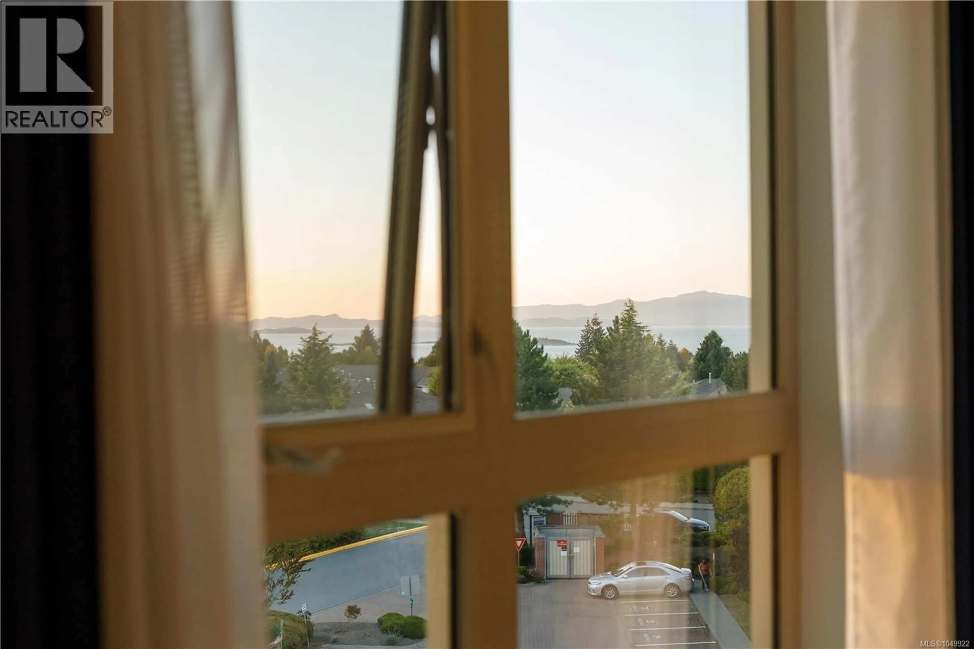 Balcony in the apartment, water/lake/river/ocean view for 419 - 6310 MCROBB AVENUE, Nanaimo British Columbia V9V1W8