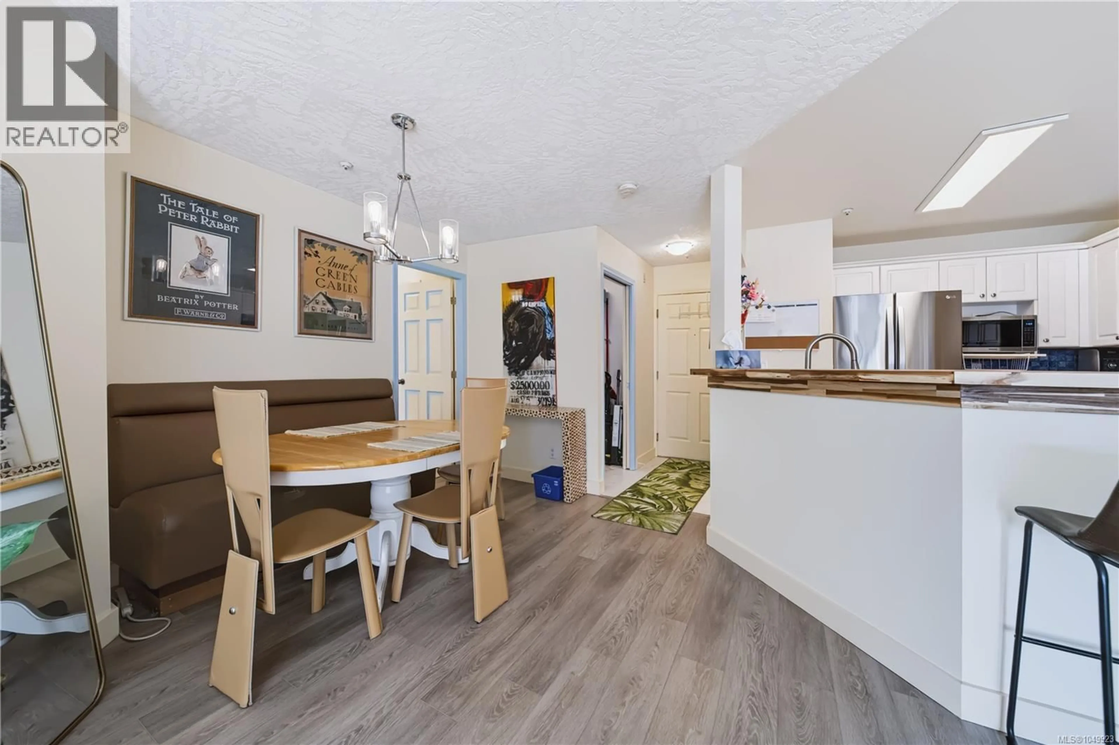 Open concept kitchen, wood/laminate floor for 212 - 4965 VISTA VIEW CRESCENT, Nanaimo British Columbia V9V1S1