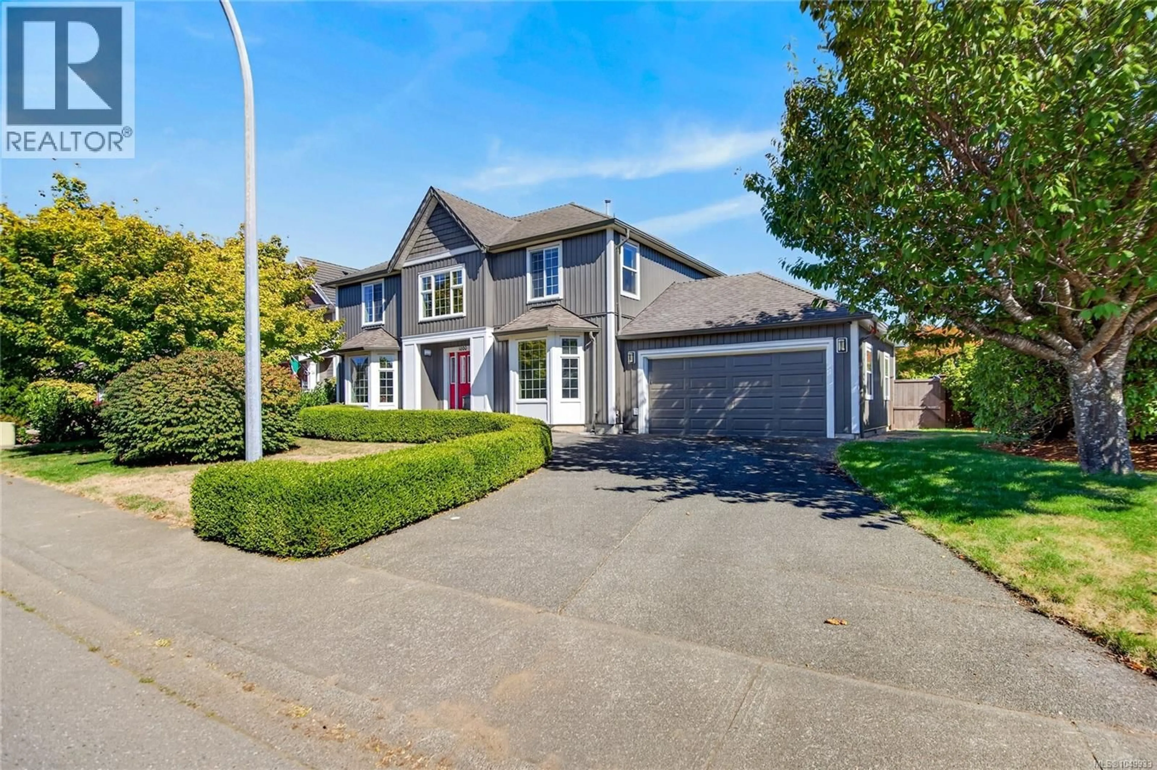 Home with vinyl exterior material, street for 1000 KINGSLEY CRESCENT, Comox British Columbia V9M3R7