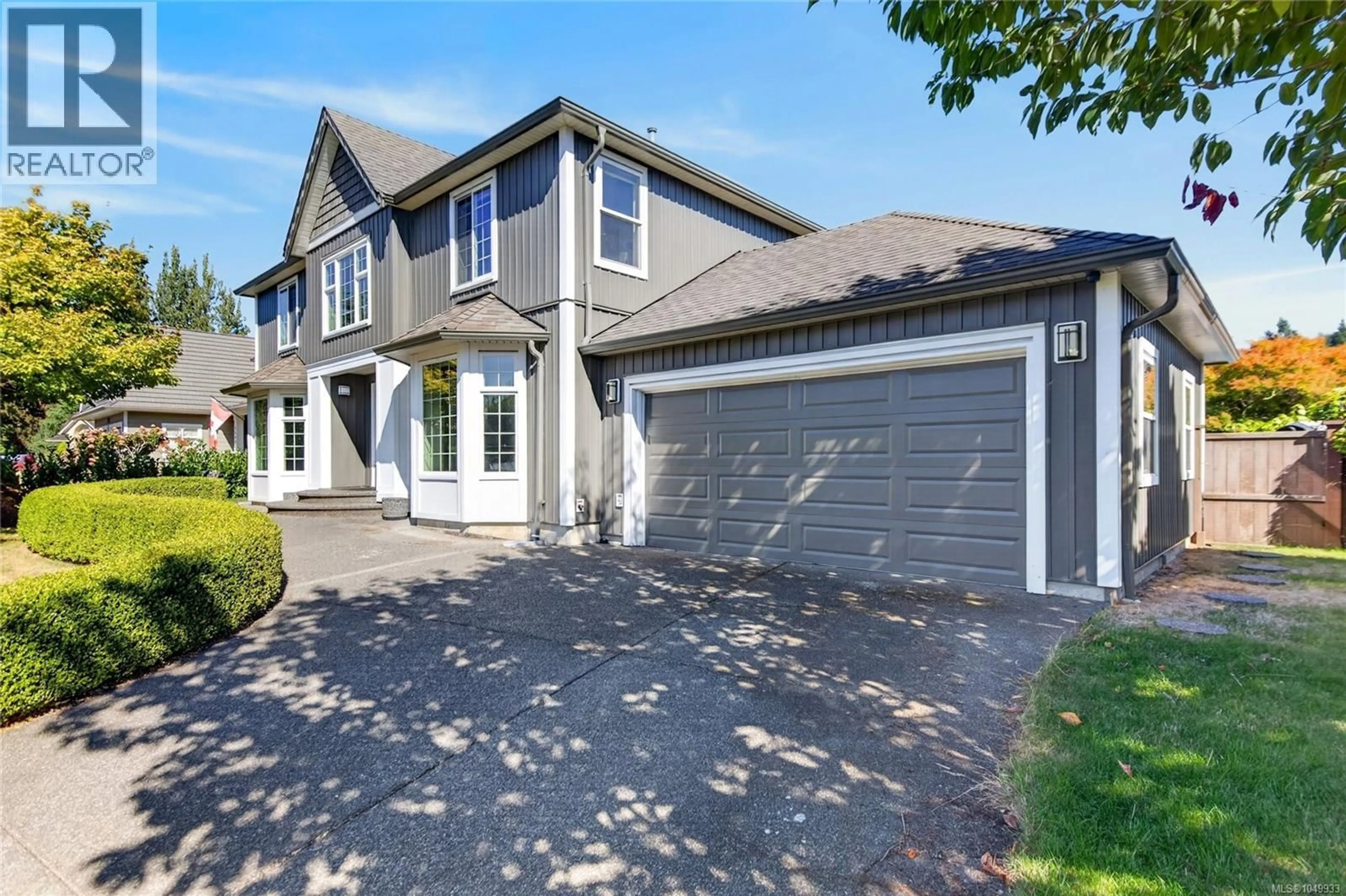 Home with vinyl exterior material, street for 1000 KINGSLEY CRESCENT, Comox British Columbia V9M3R7