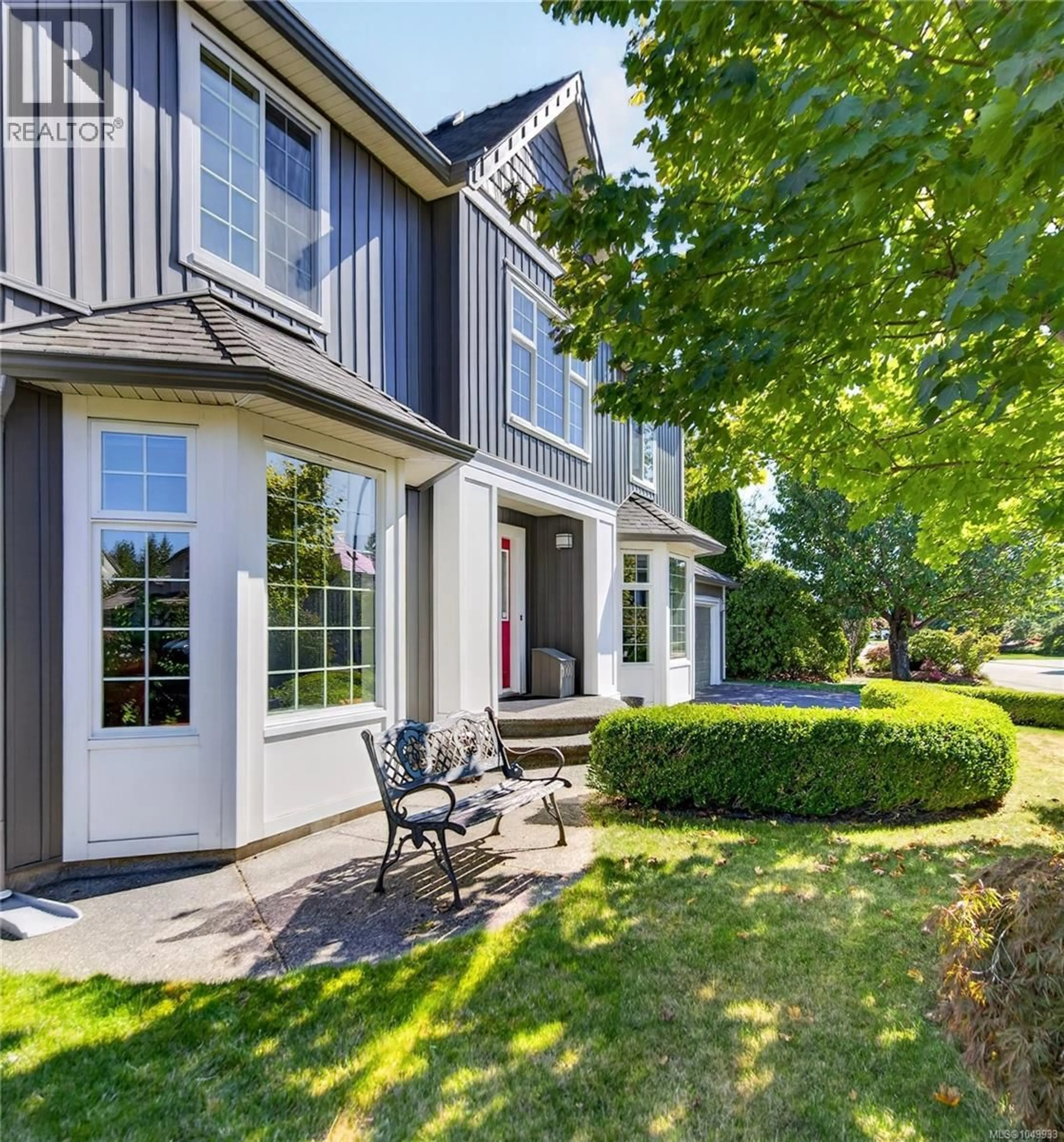 Home with vinyl exterior material, street for 1000 KINGSLEY CRESCENT, Comox British Columbia V9M3R7