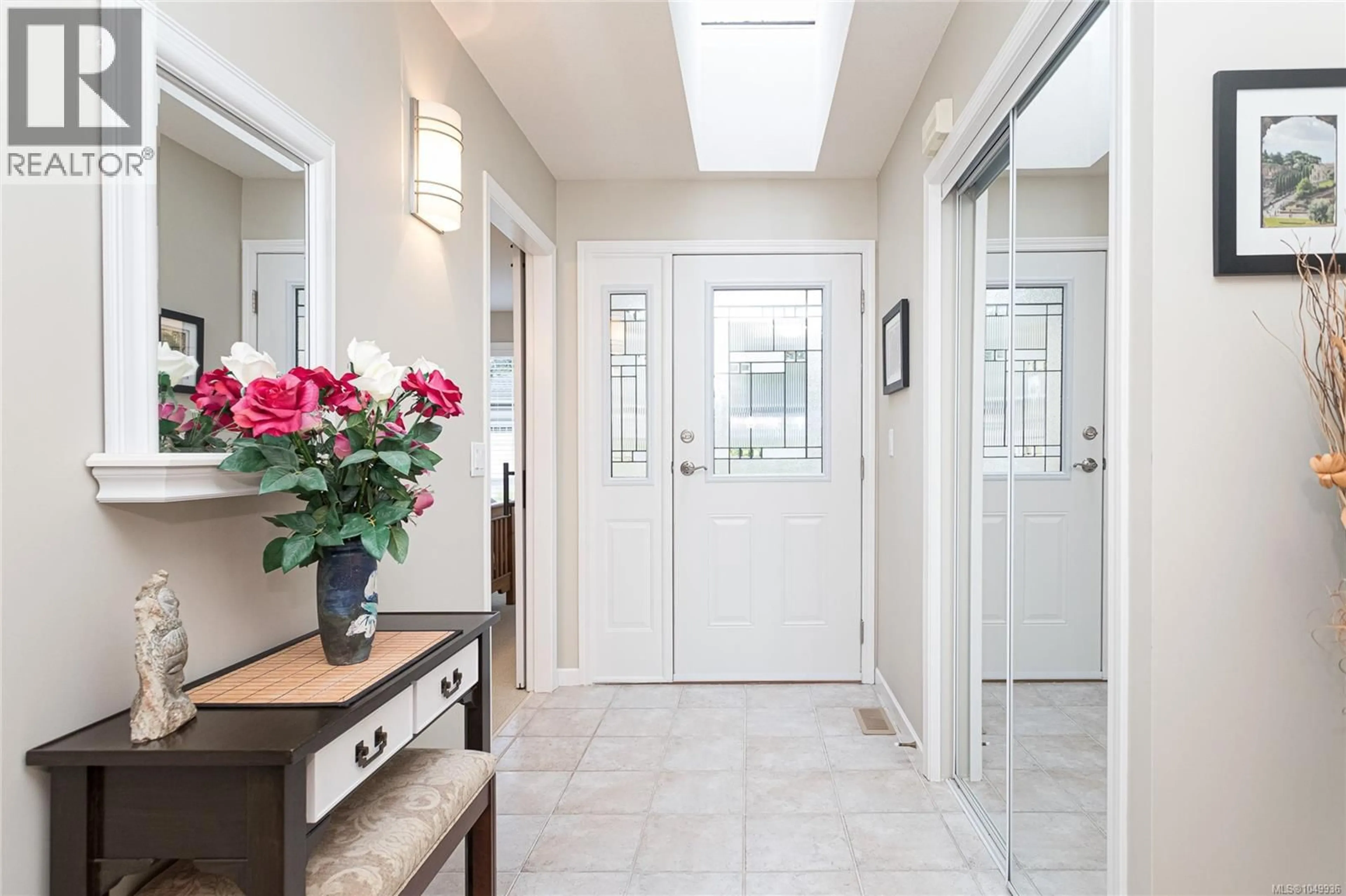 Indoor entryway for 659 WINDWARD WAY, Qualicum Beach British Columbia V9K2K4