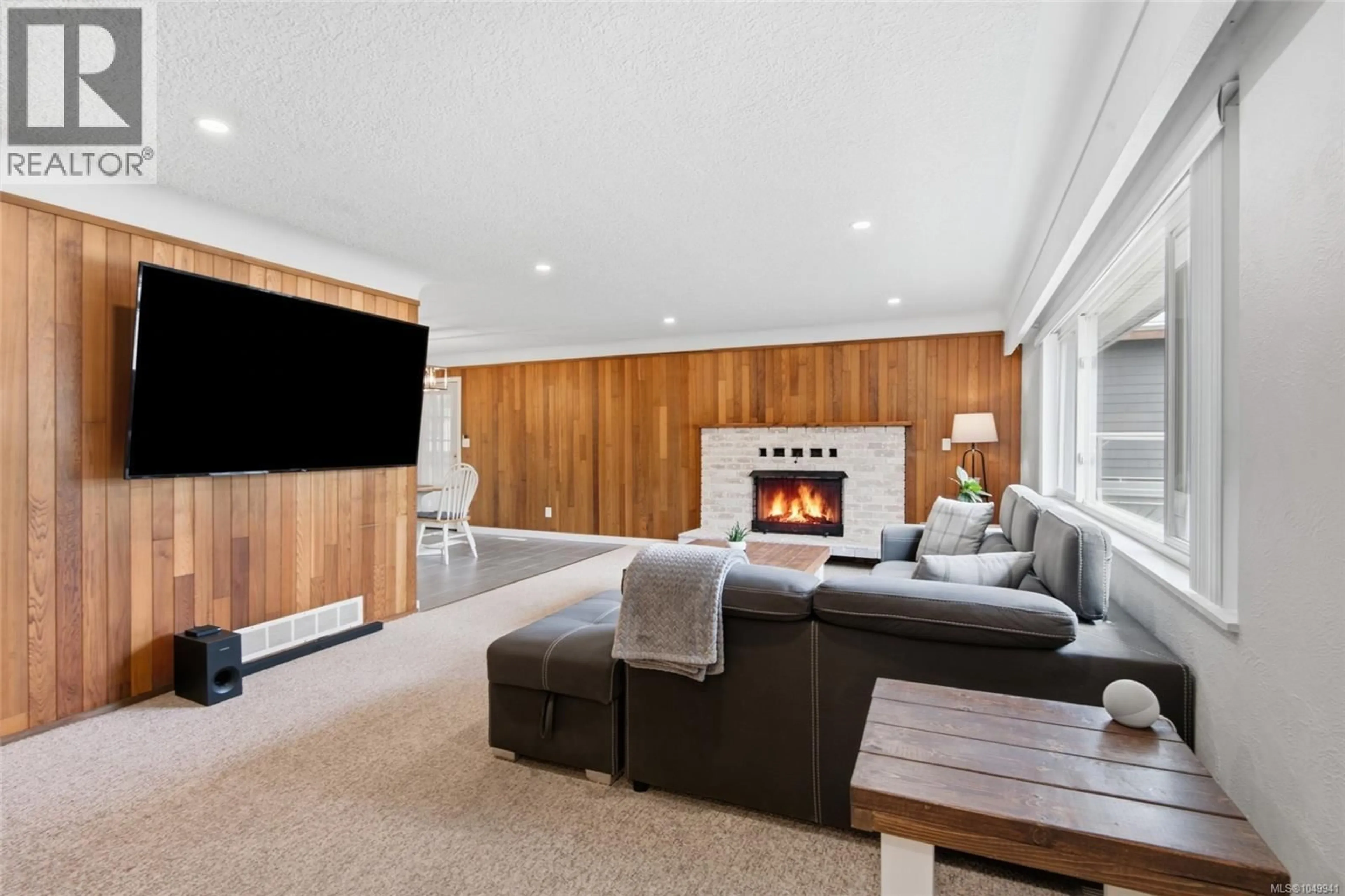 Living room with furniture, wood/laminate floor for 4291 MICHIGAN ROAD, Port Alberni British Columbia V9Y5Z4