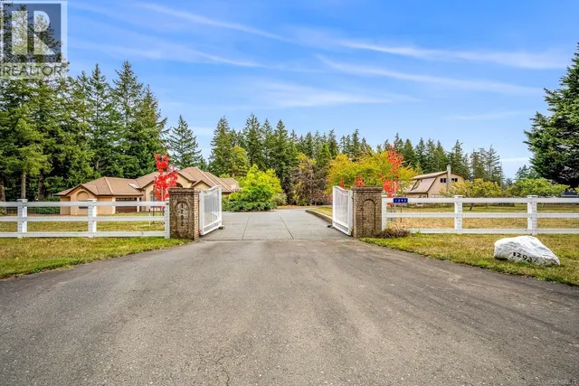 1292 HUDSON ROAD, Comox 5