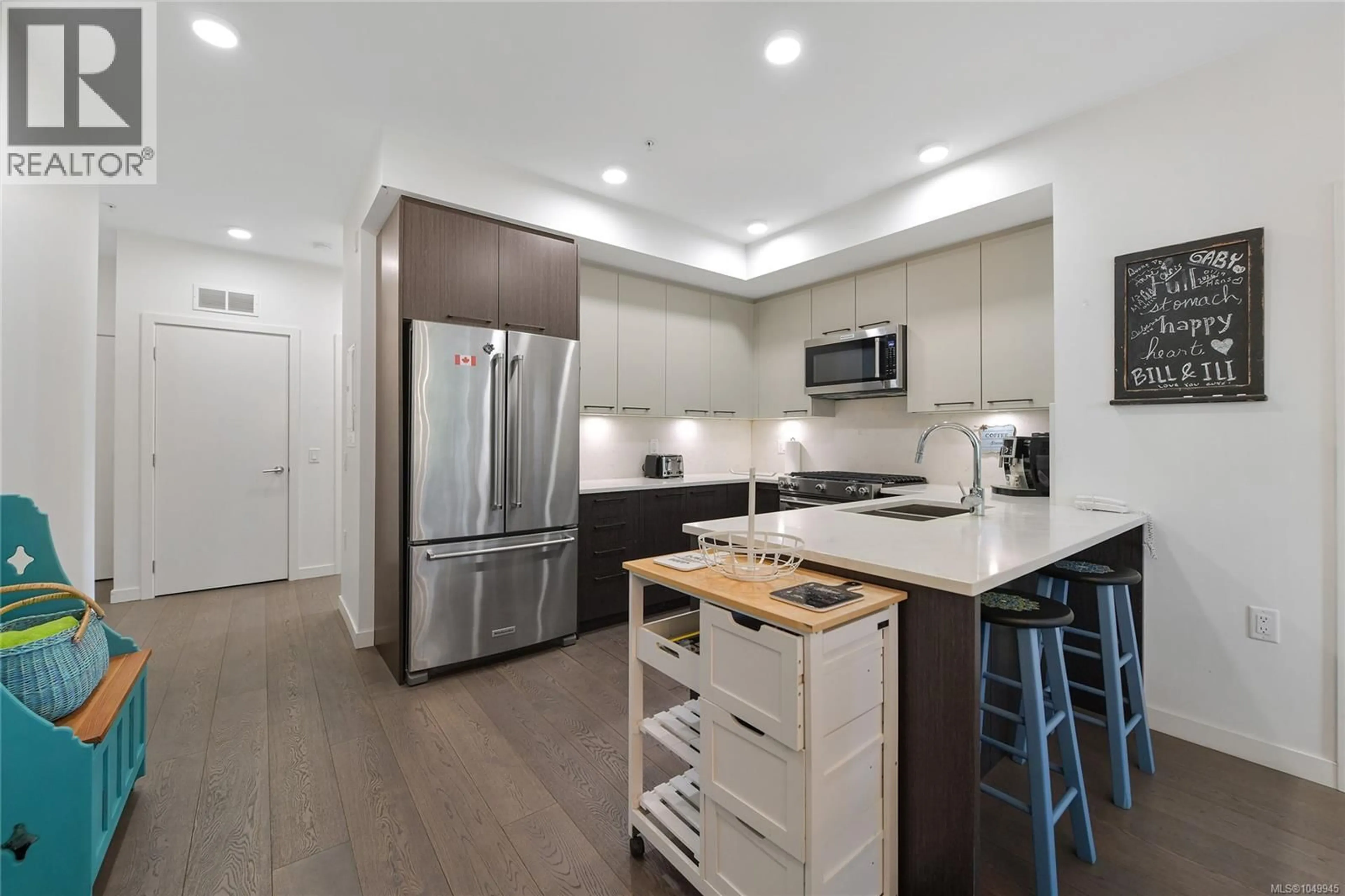 Open concept kitchen, unknown for 302 - 7162 WEST SAANICH ROAD, Central Saanich British Columbia V8M1P6