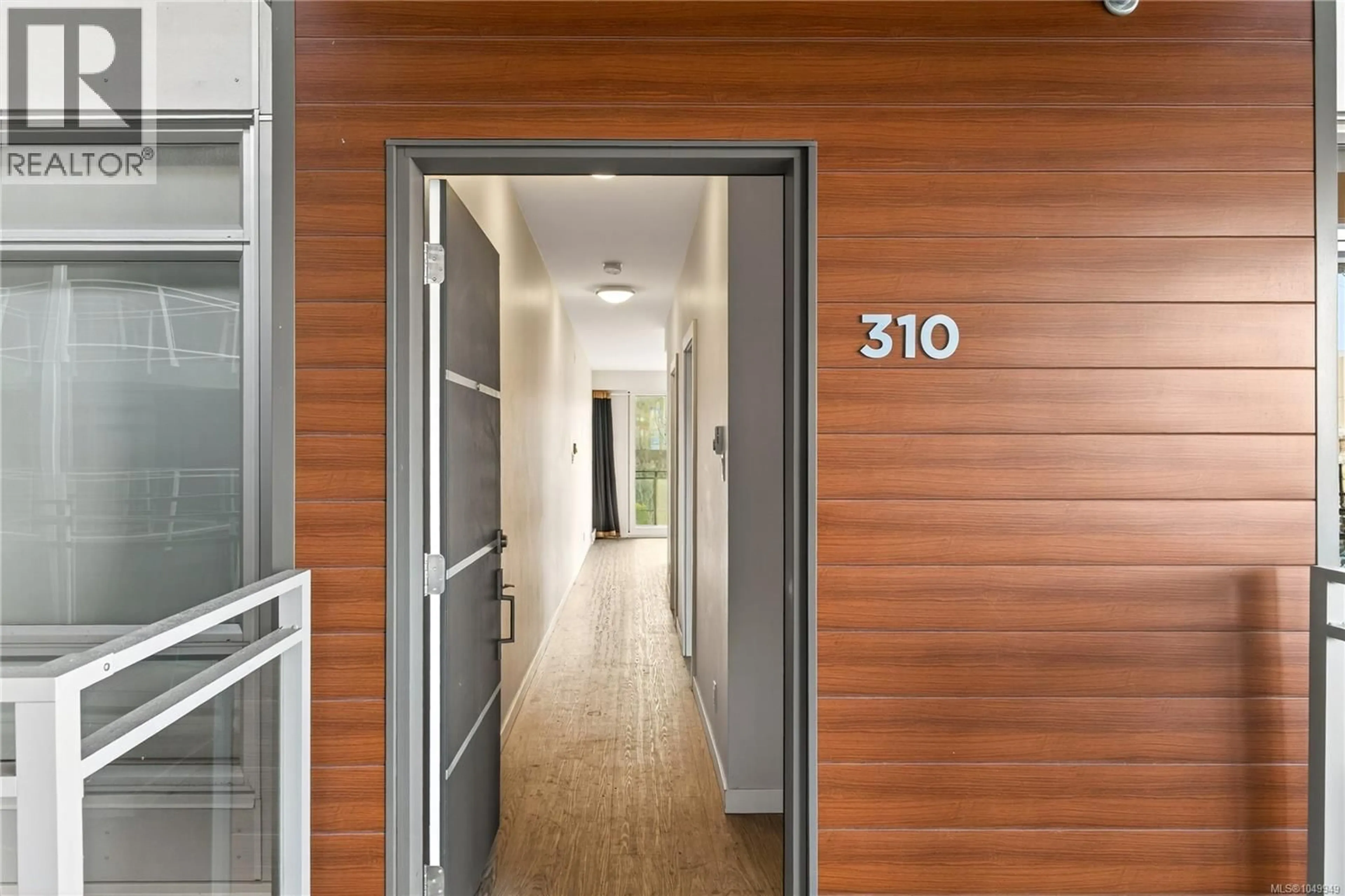 Indoor entryway for 310 - 91 CHAPEL STREET, Nanaimo British Columbia V9R0J3